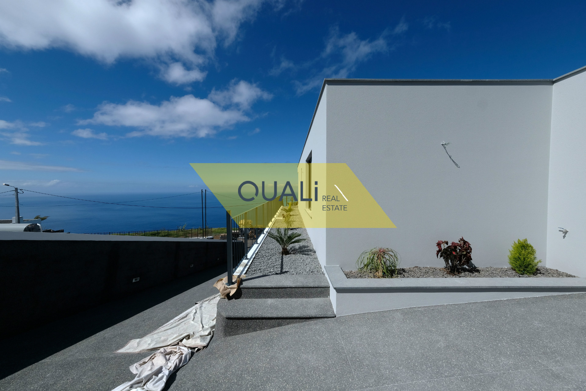 Modern 3 bedroom villa in Calheta - Madeira Island - €335.000,00