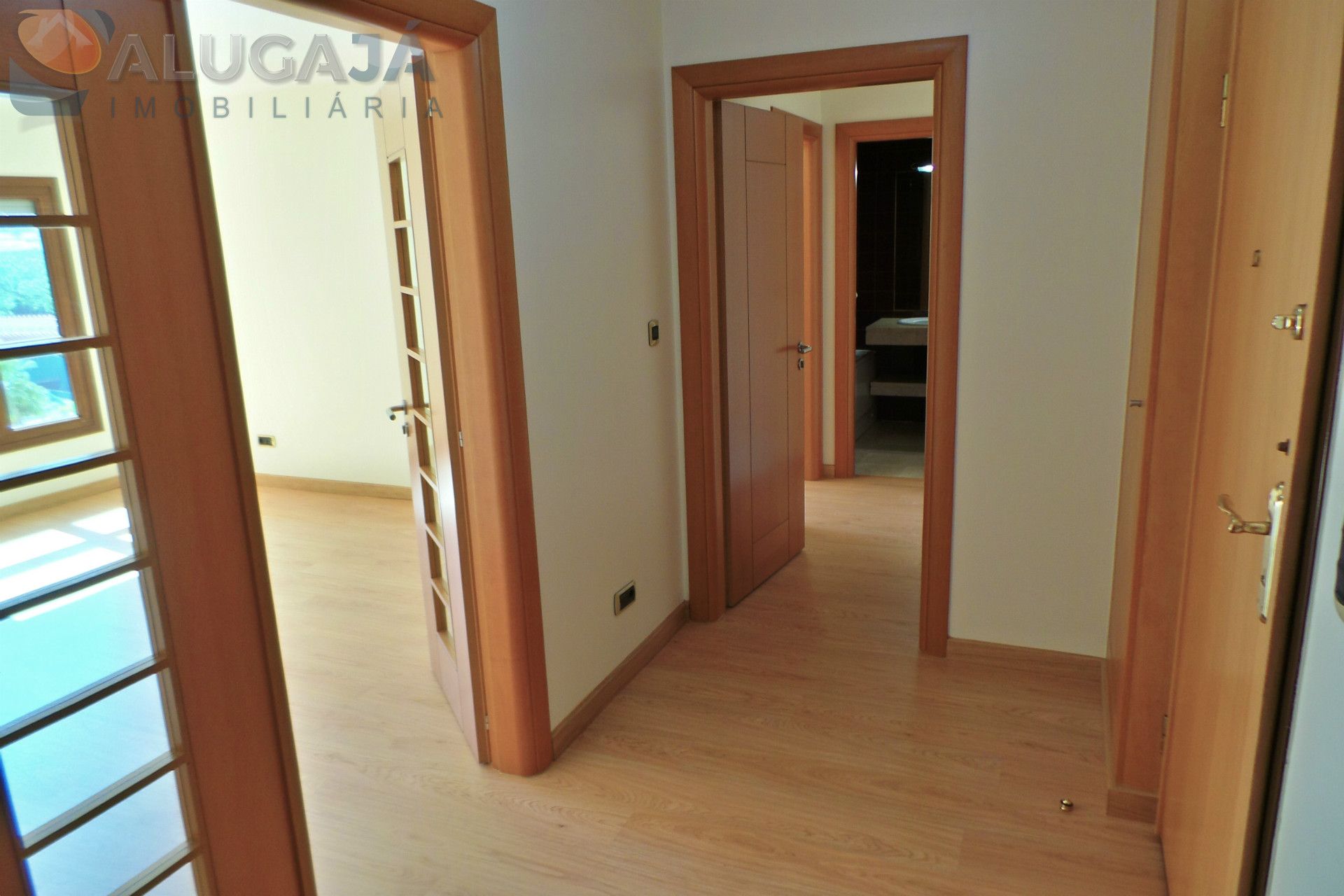 Apartamento T1 como novo, situado nas Torres da Bela Vista em Marvila com parqueamento