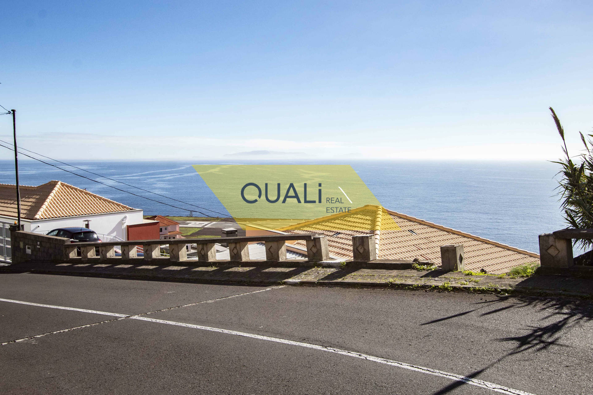 Terreno de 1910m2 com uma casa  em Santa Cruz - Ilha da Madeira - €150.000,00