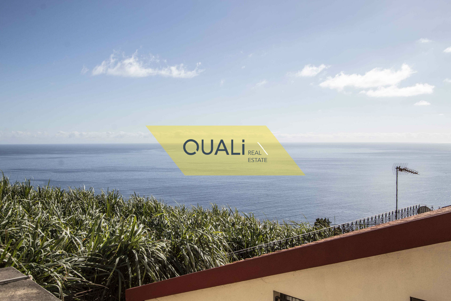 Prédio de três andares composto por dois t2 e um t3, Ribeira Brava - Vista Mar €80.000,00