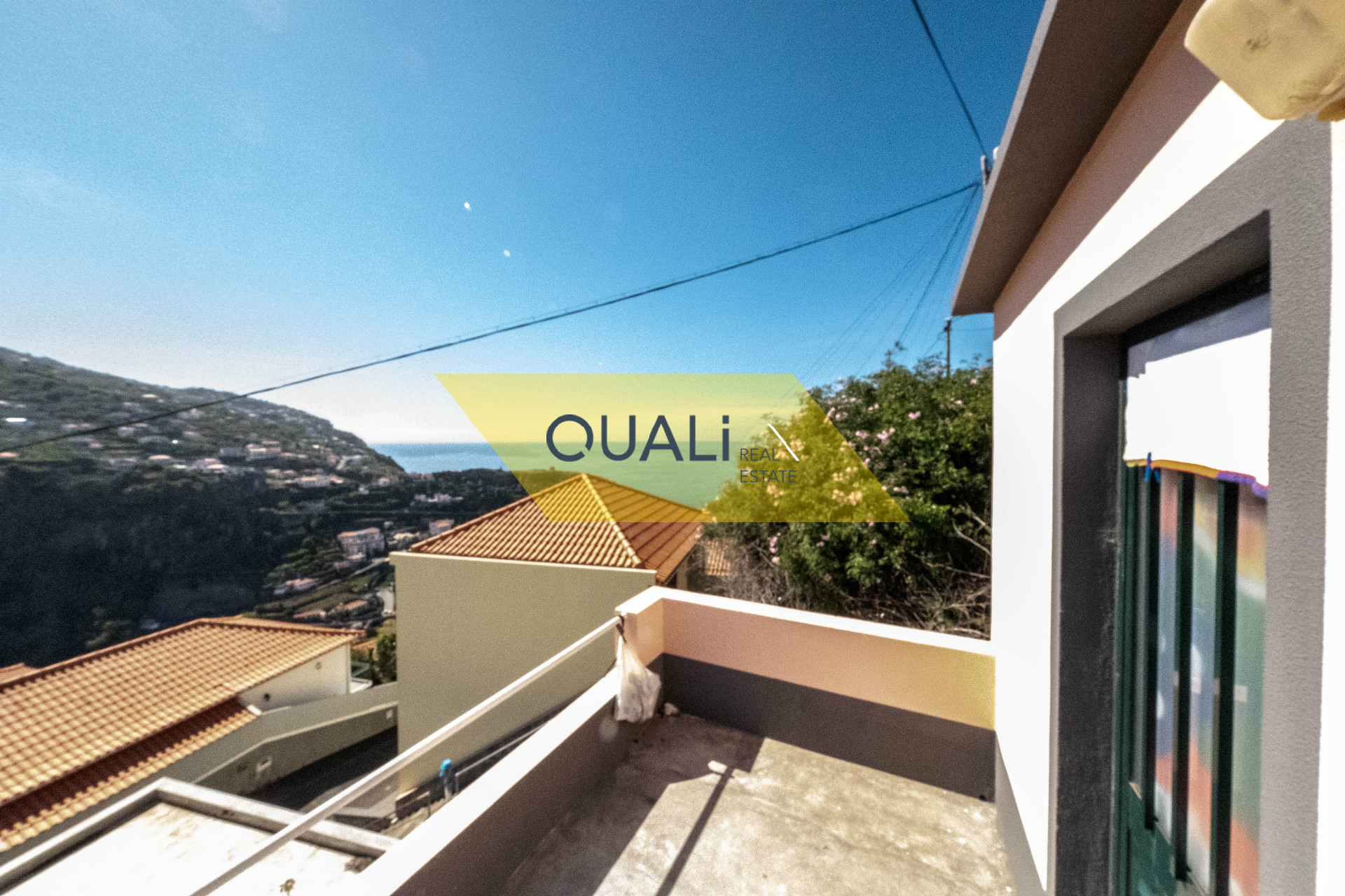 Villa de 2 dormitorios con vistas al mar lista para vivir Ribeira Brava € 98.000