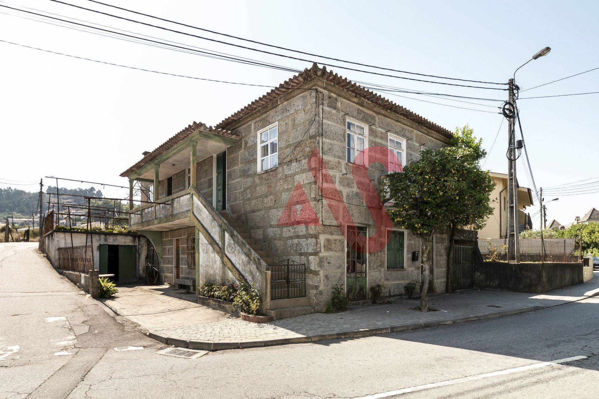 Moradia T7 para remodelar em Santa Eulália - Vizela