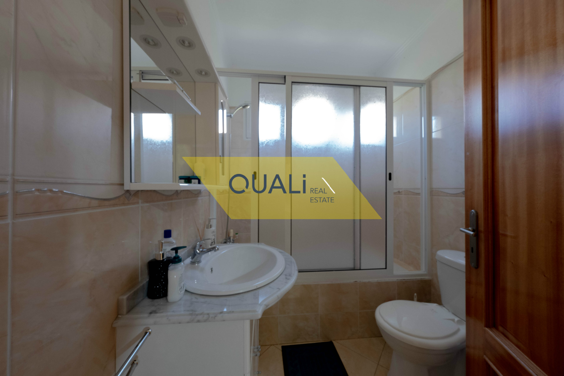 Moradia v3 com vista mar em Ribeira Brava - € 220.000,00