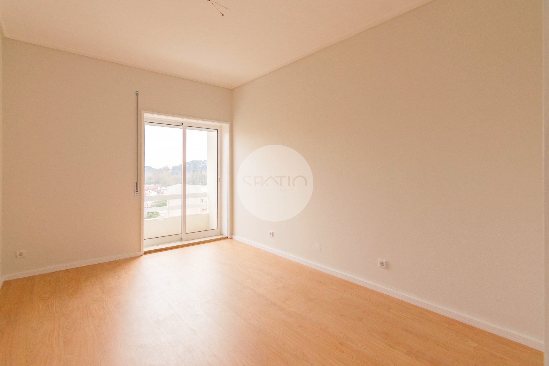 Apartamento T3 renovado com Box * São Mamede de Infesta