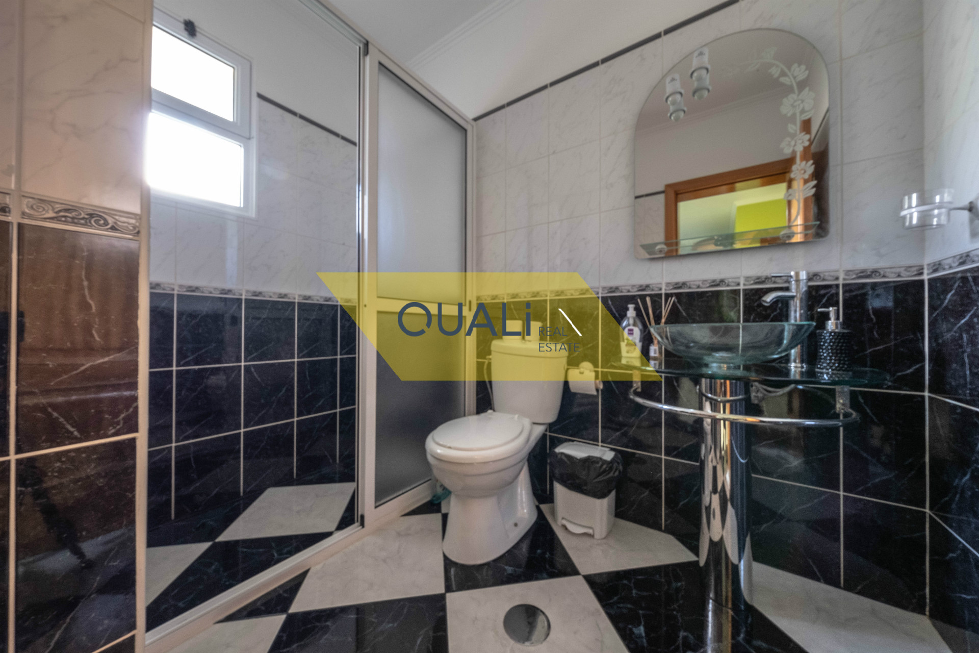 Moradia v3 com vista mar em Ribeira Brava - € 220.000,00