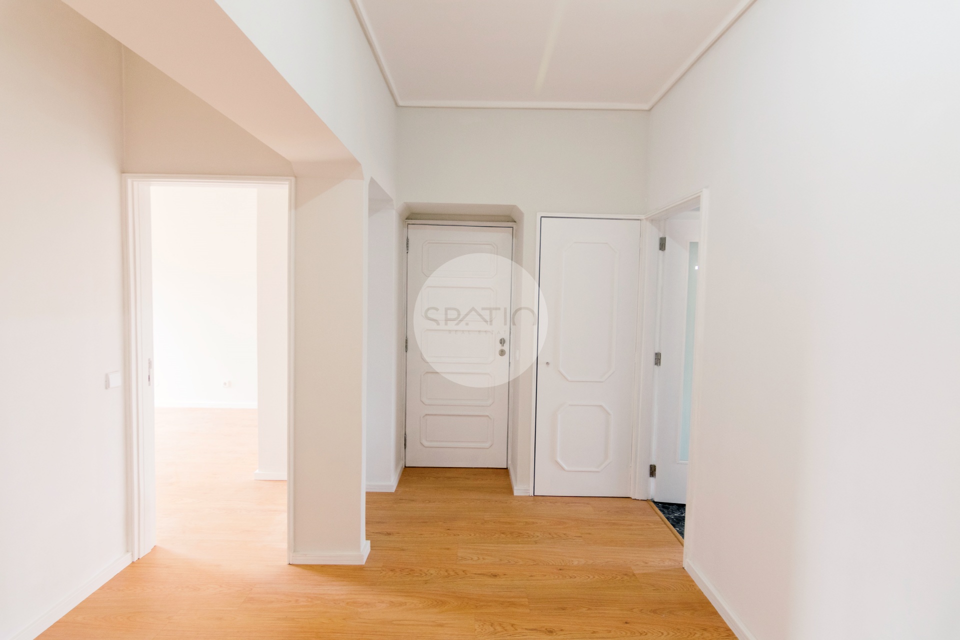 Apartamento T3 renovado com Box * São Mamede de Infesta