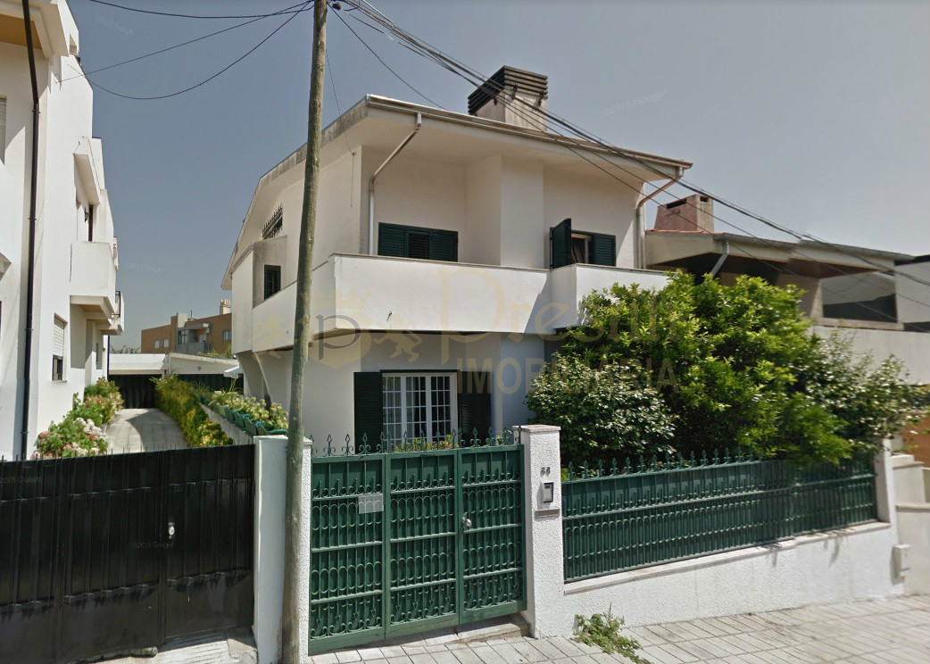 Villa mit 4 Schlafzimmern in Ermesinde