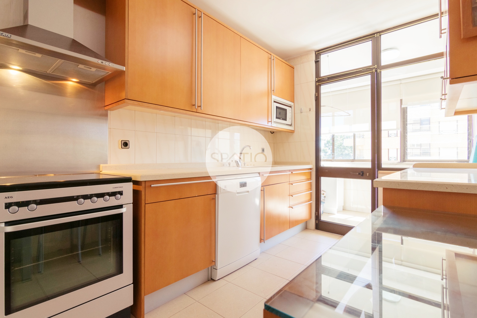 Apartamento T4 * Rua Oliveira Monteiro