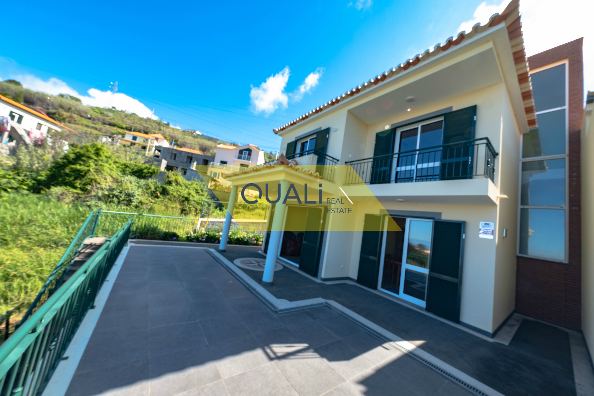 Moradia v3 com vista mar em Ribeira Brava - € 220.000,00