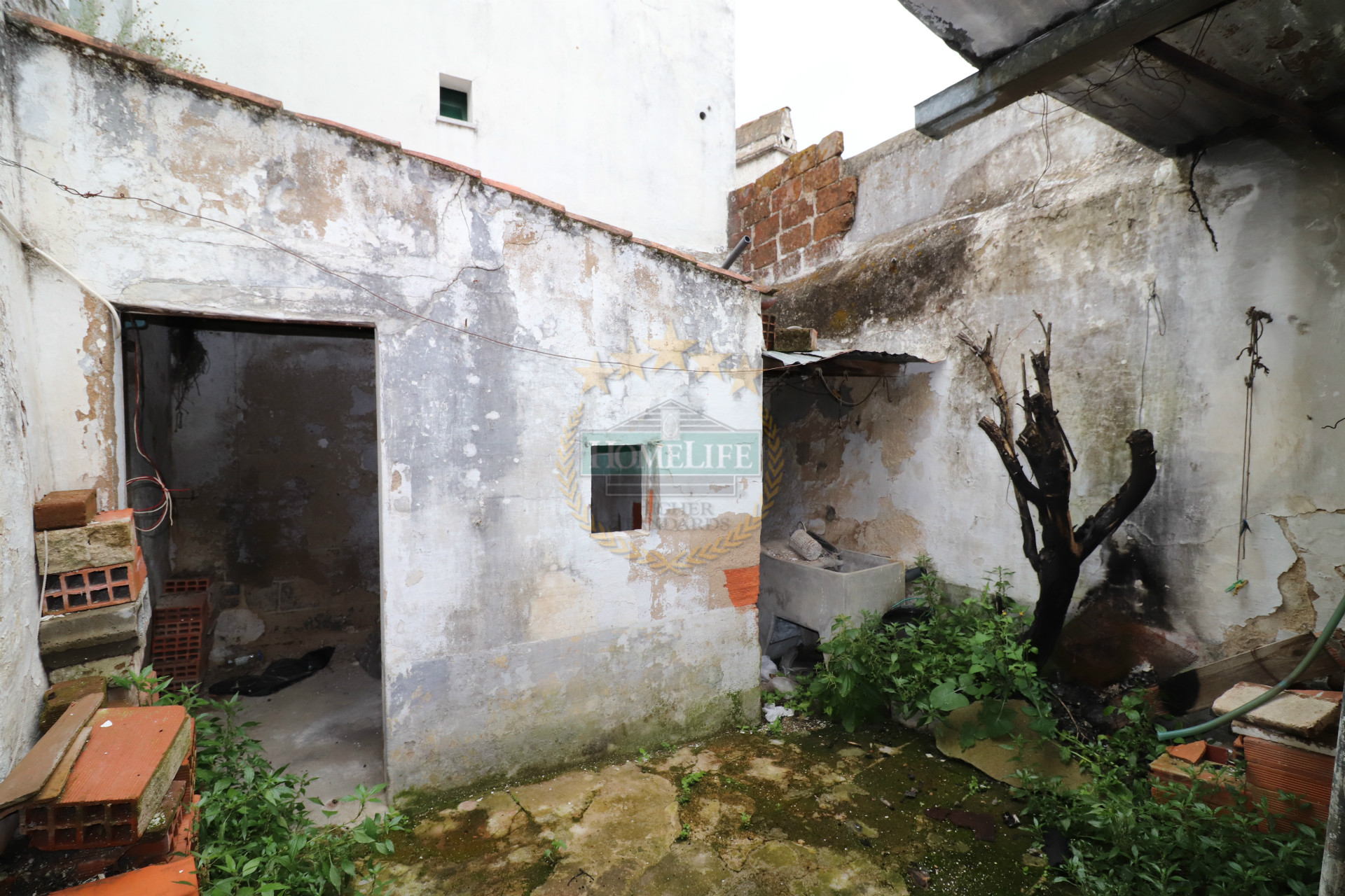 House T1