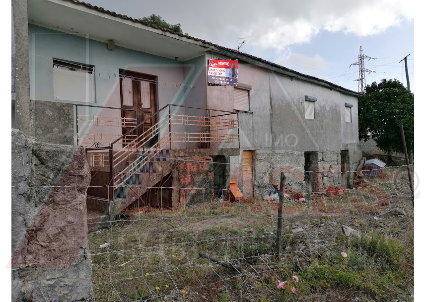 Moradia para restauro em Petimão