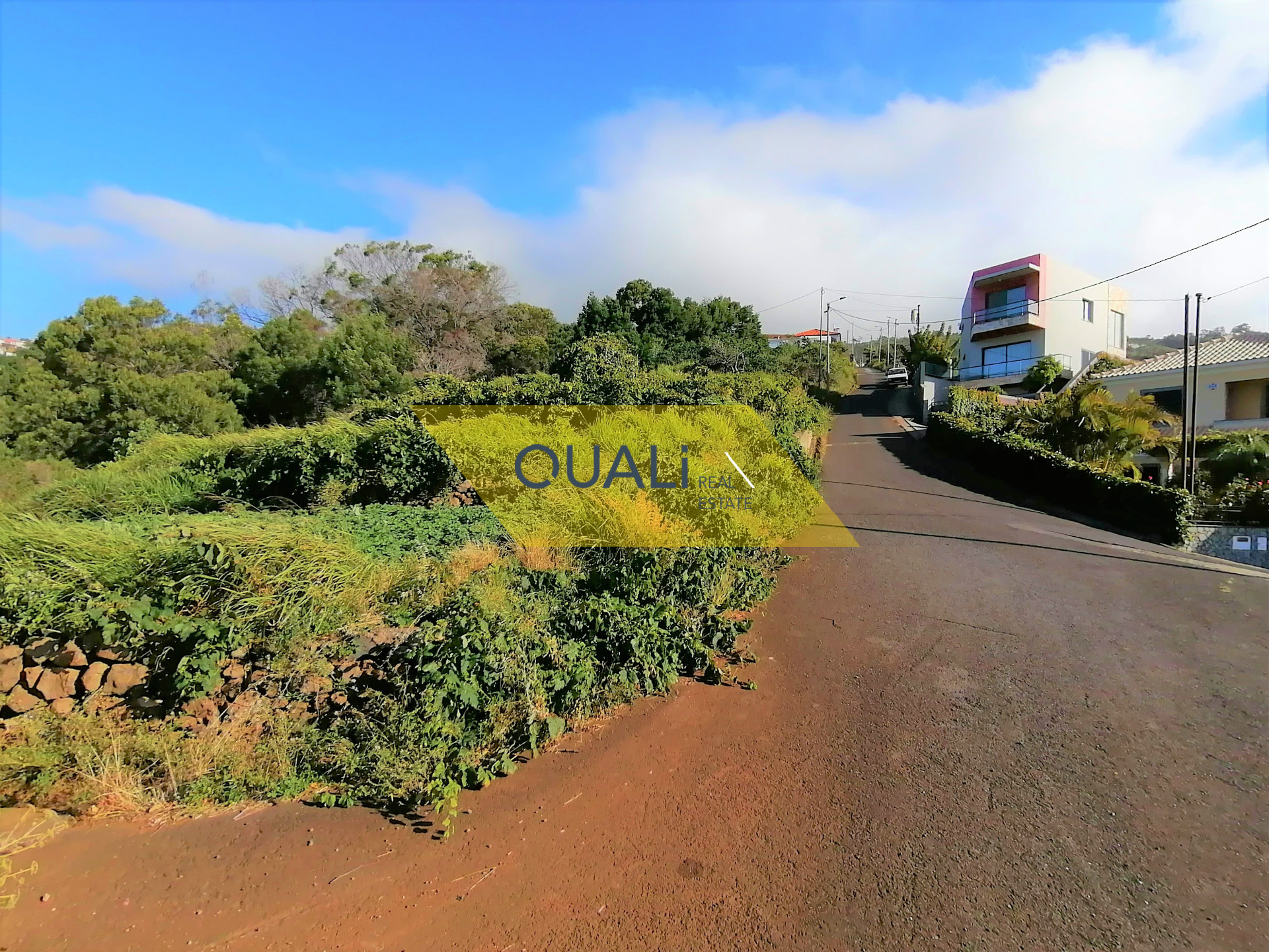 1270 m2 land by the road in Santa Cruz Municipality € 130.000,00