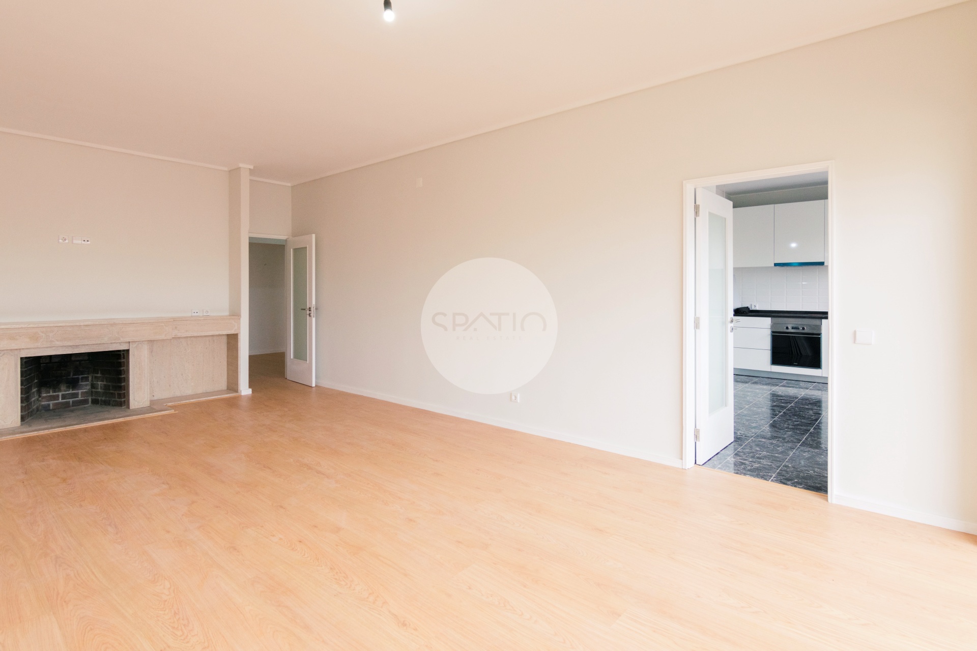 Apartamento T3 renovado com Box * São Mamede de Infesta