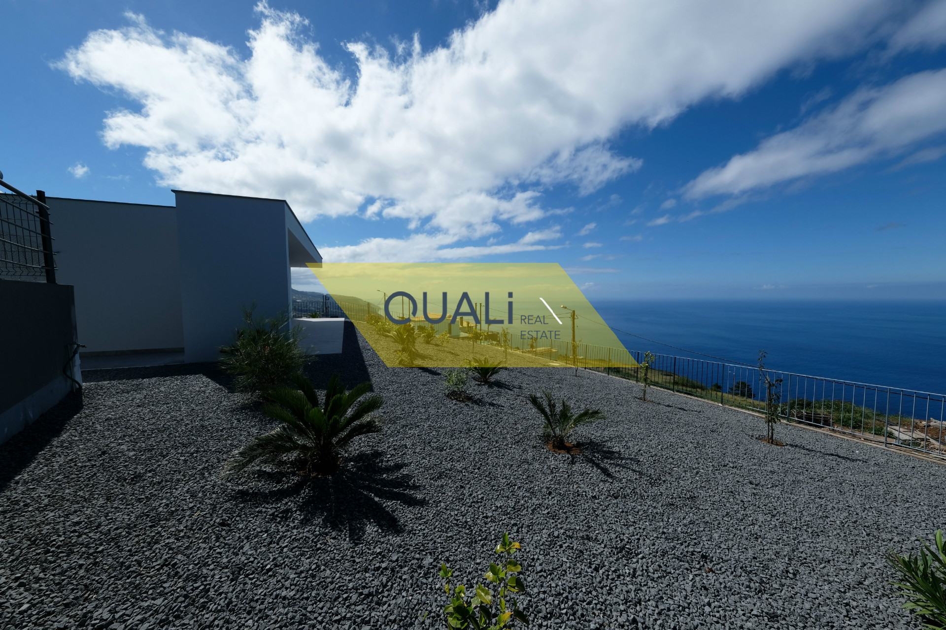 Modern 3 bedroom villa in Calheta - Madeira Island - €335.000,00