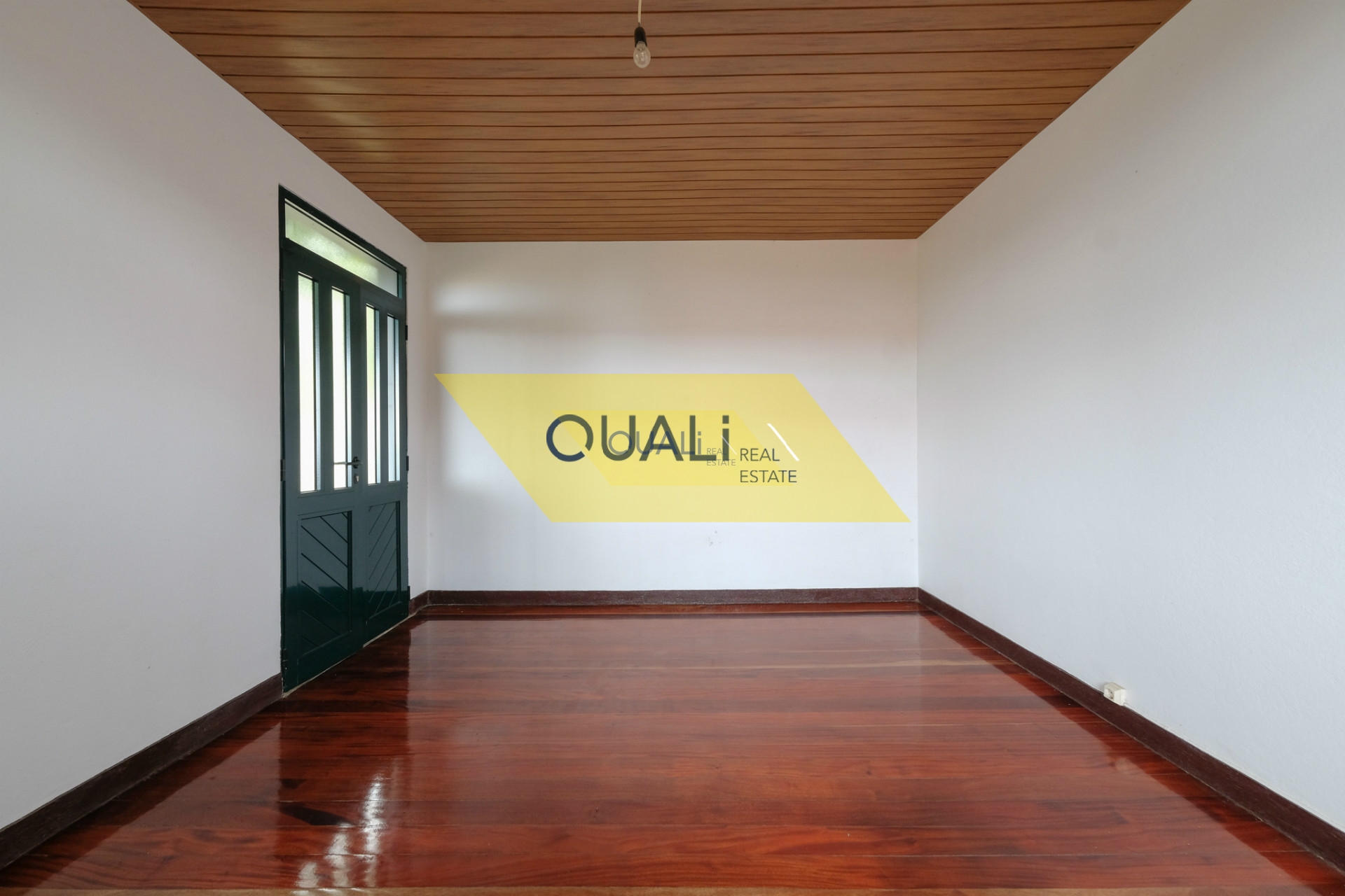 Maison individuelle V5, prête à emménager, sur la route à Calheta pour 129000 € avec vue mer