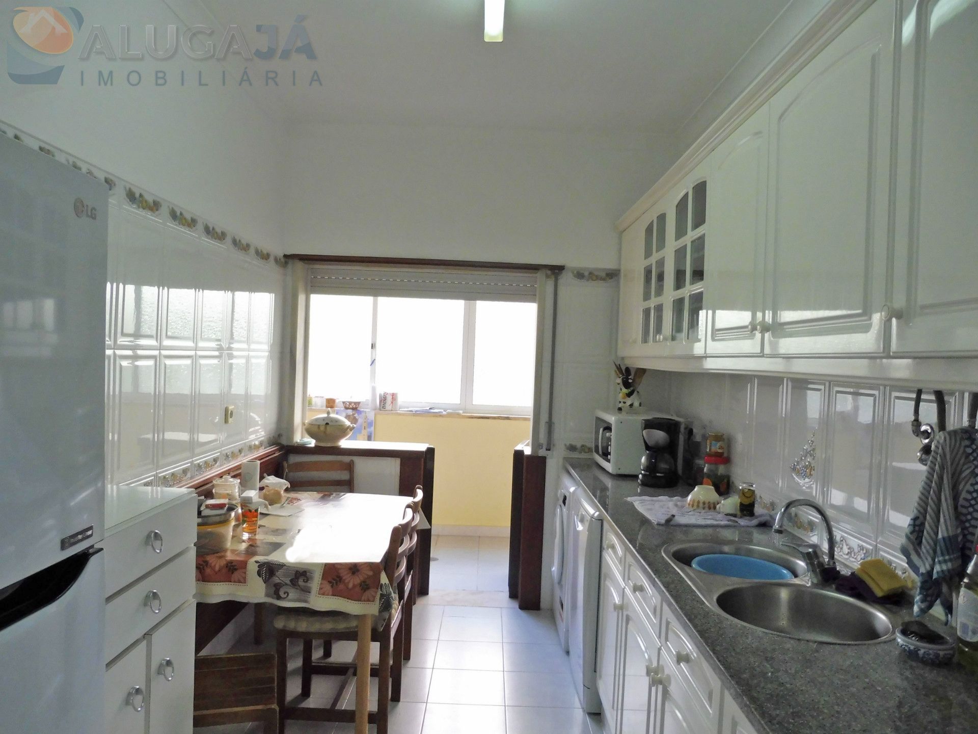 Apartamento T1 em São Marcos com marquise e arrecadação, todo virado a Poente