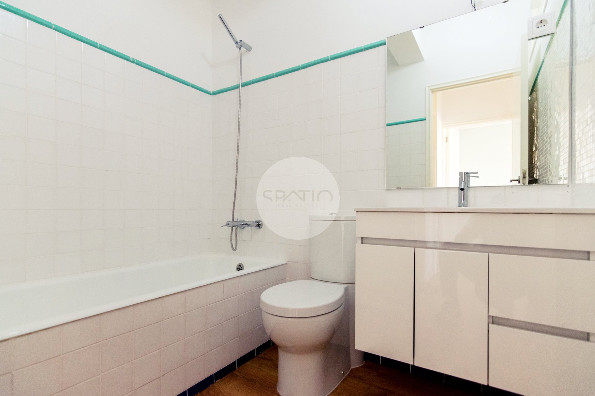 Apartamento T2 C/ Garagem Box * Devesas * V.N.Gaia