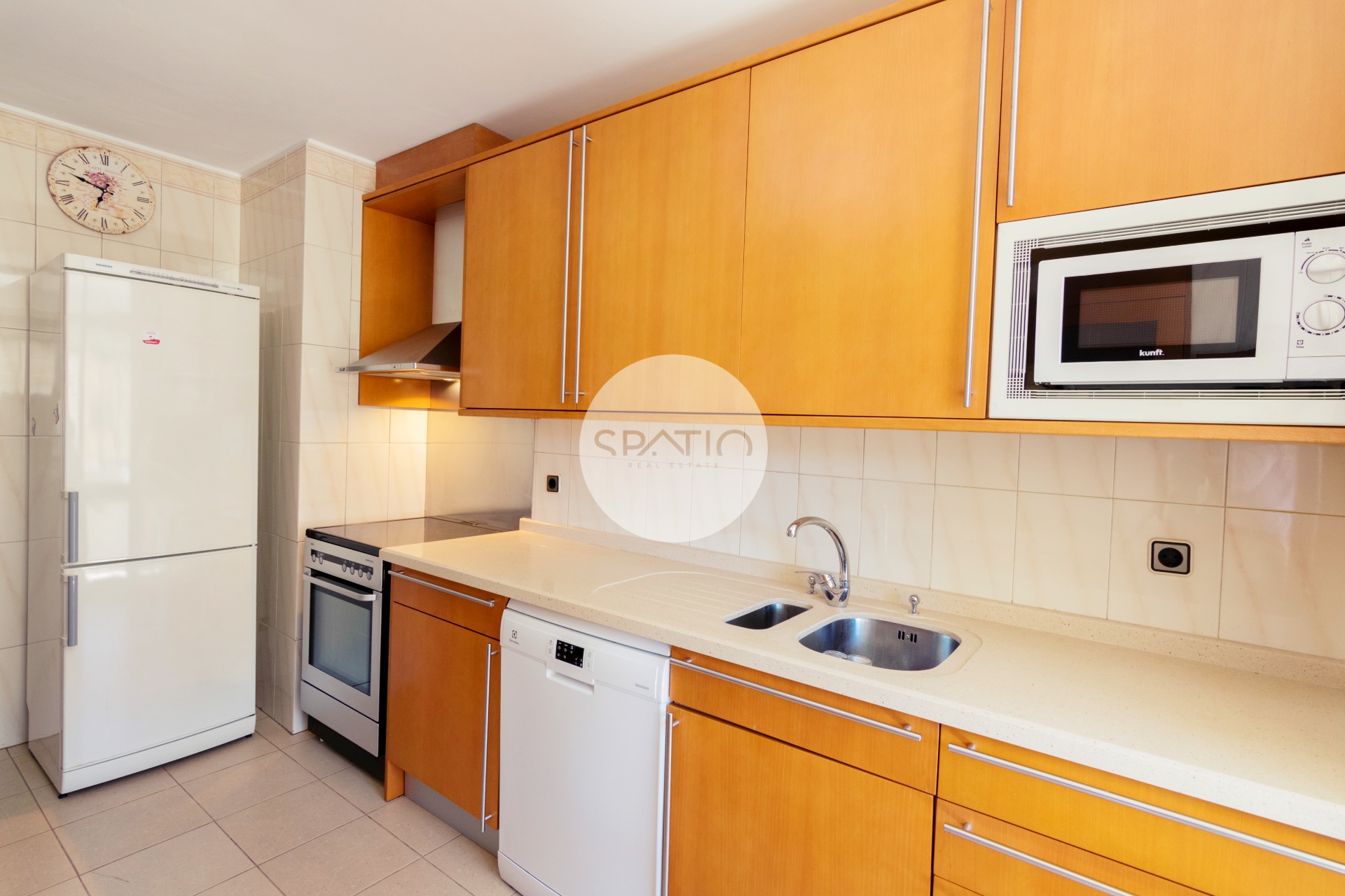 Apartamento T4 * Rua Oliveira Monteiro