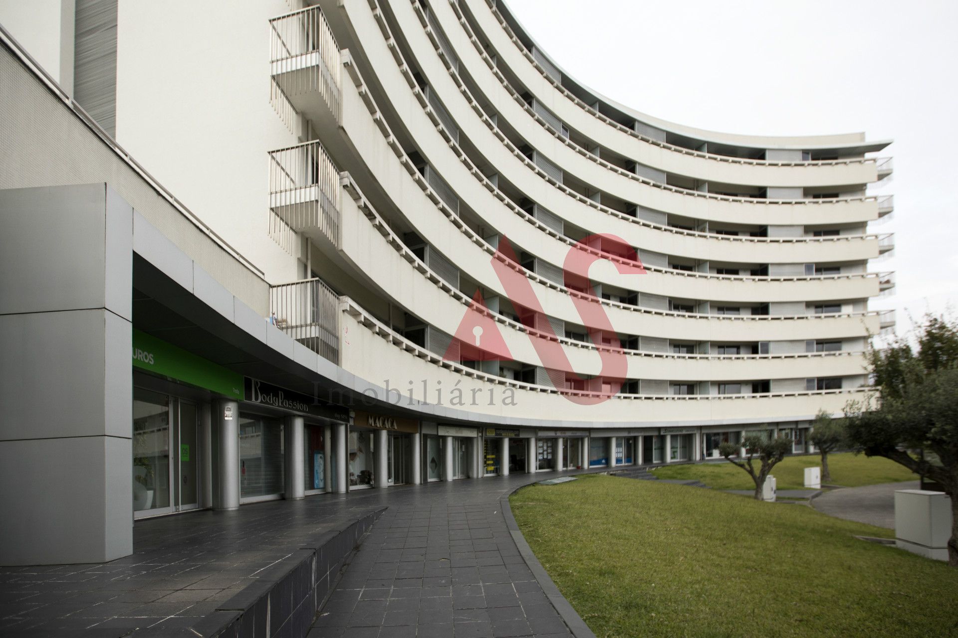 Loja com 115,34 m2 no centro da Trofa