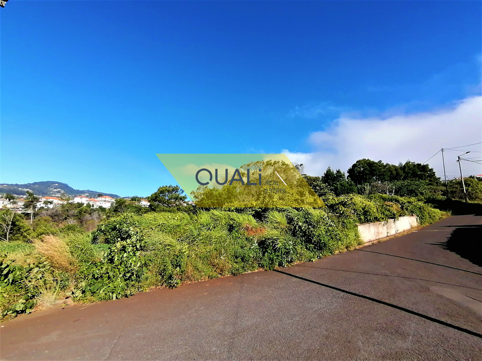 1270 m2 land by the road in Santa Cruz Municipality € 130.000,00