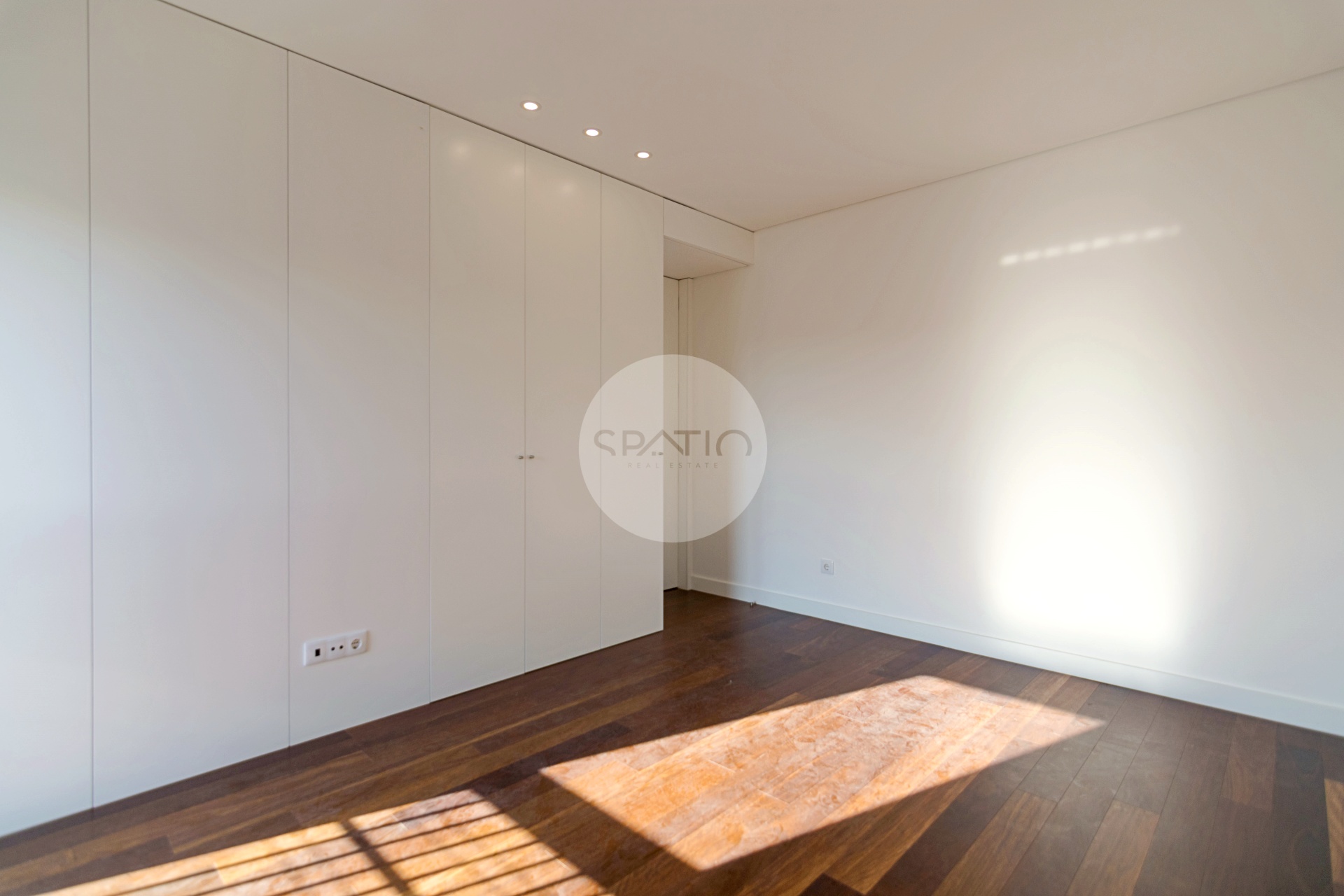 Apartamento T4 Novo * Rotunda da Boavista