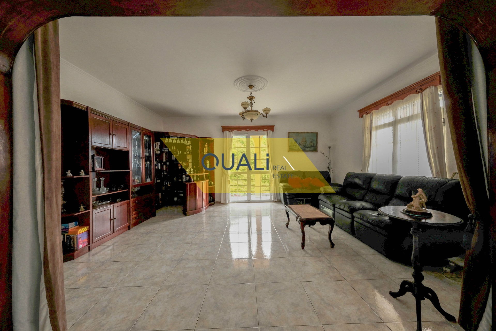 Moradia isolada t3 com garagem grande e sótão com vista mar por € 205.000,00