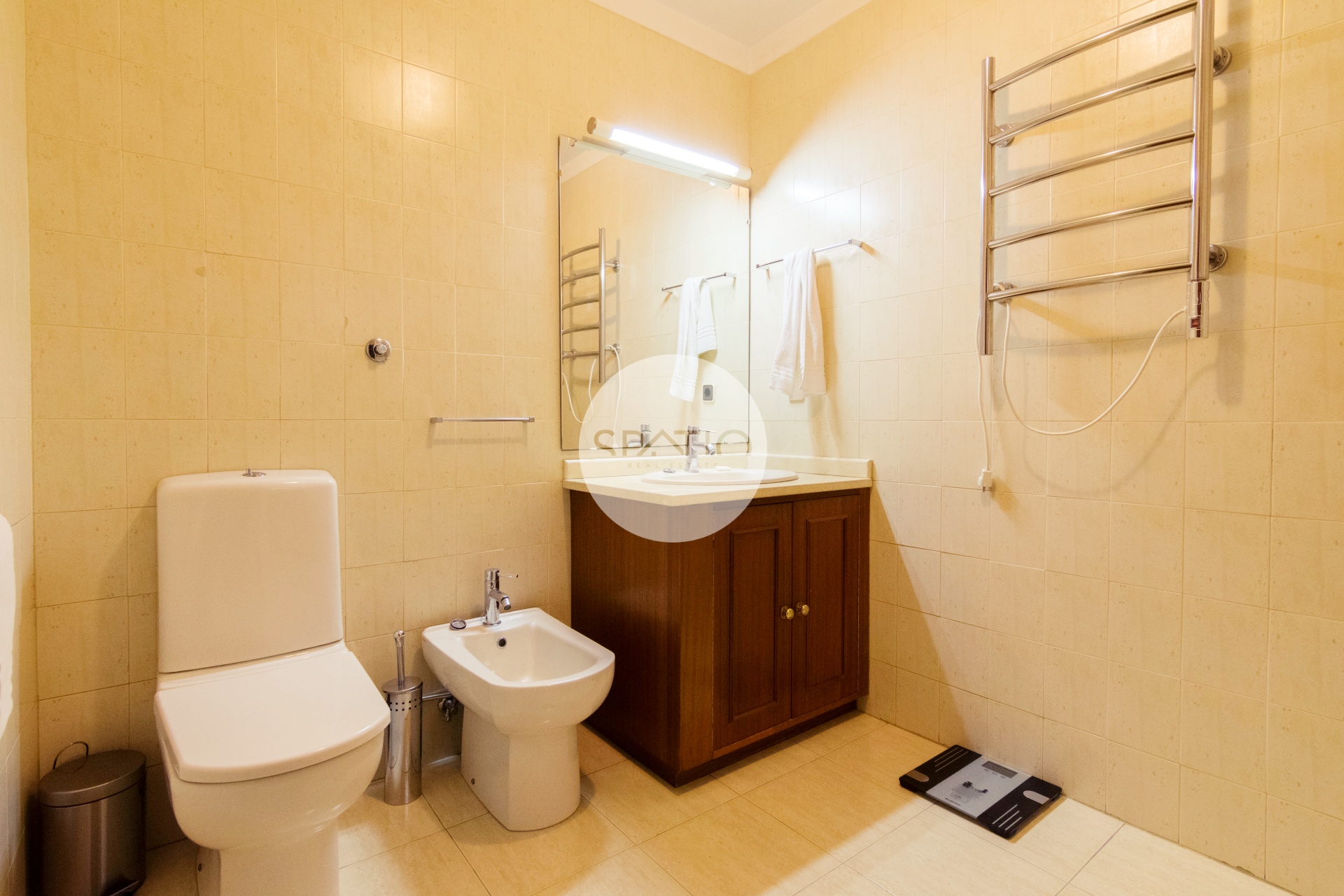 Apartamento T4 * Rua Oliveira Monteiro