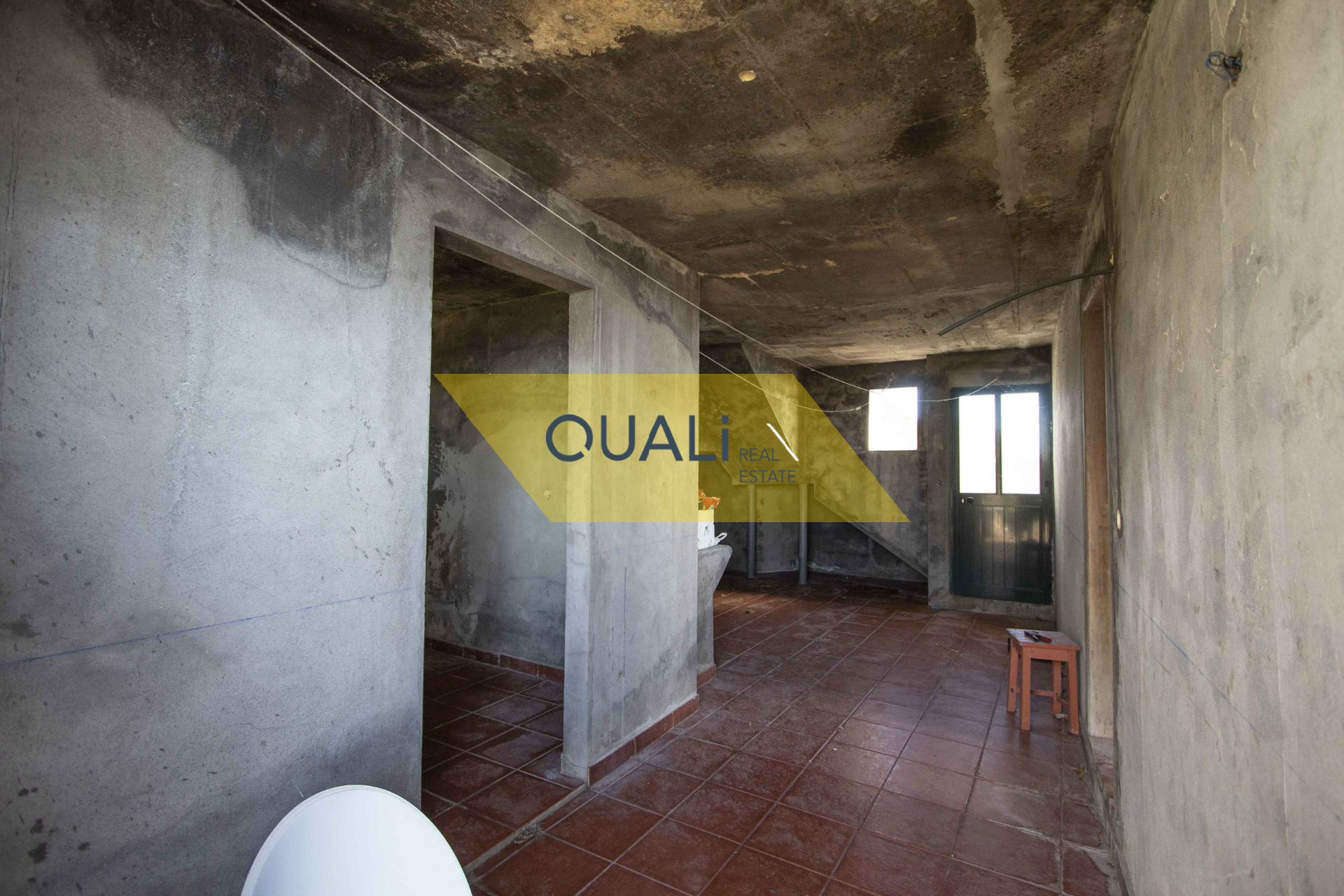 Prédio de três andares composto por dois t2 e um t3, Ribeira Brava - Vista Mar €80.000,00