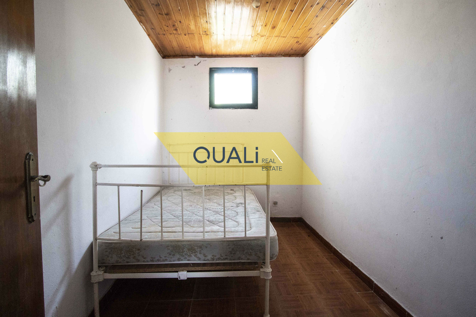 Prédio de três andares composto por dois t2 e um t3, Ribeira Brava - Vista Mar €80.000,00