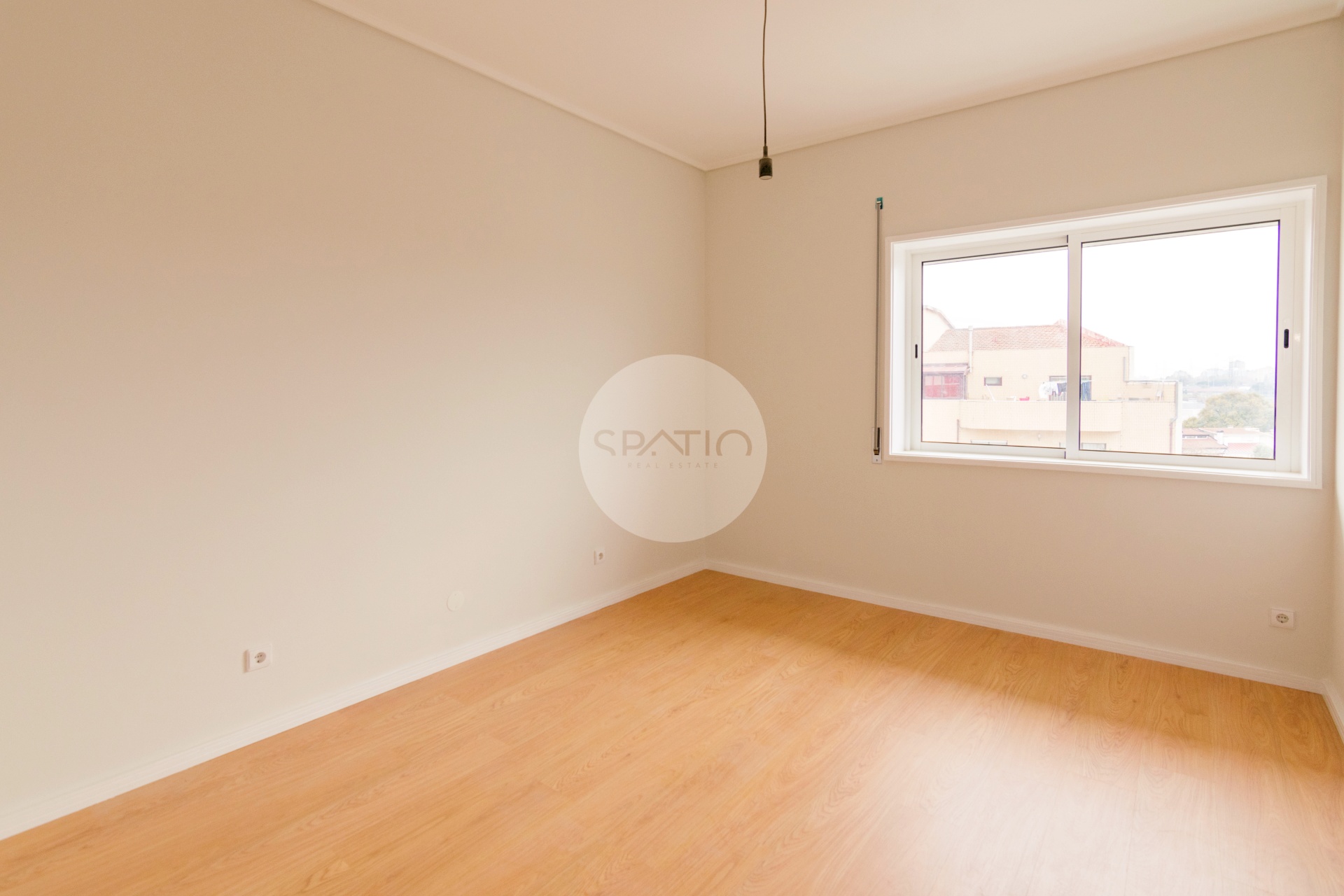 Apartamento T3 renovado com Box * São Mamede de Infesta