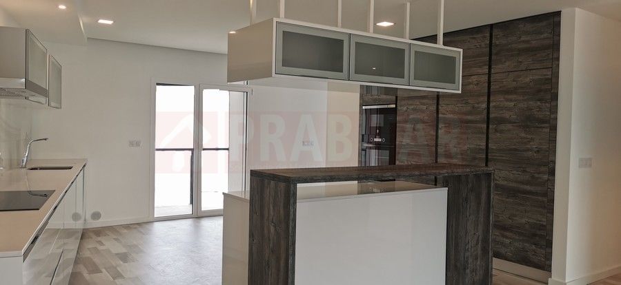 Apartamento T5 Novo em Santa Clara