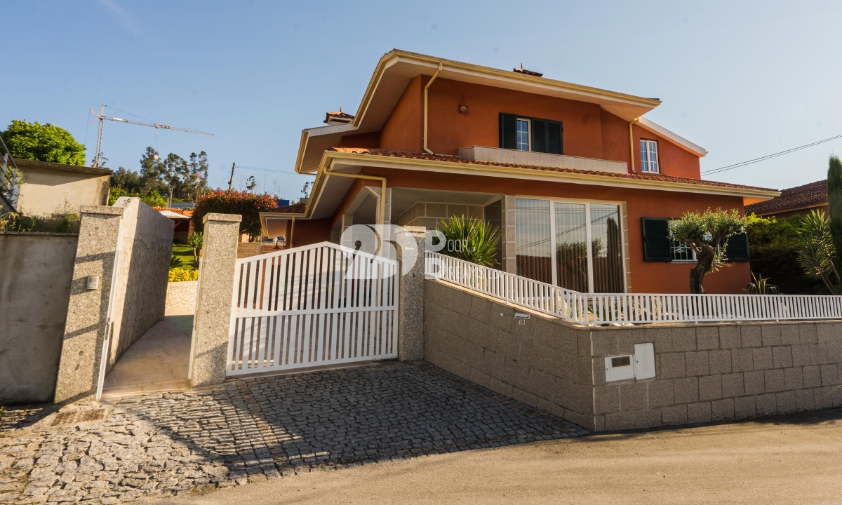 Moradia T3  com Piscina, Joane