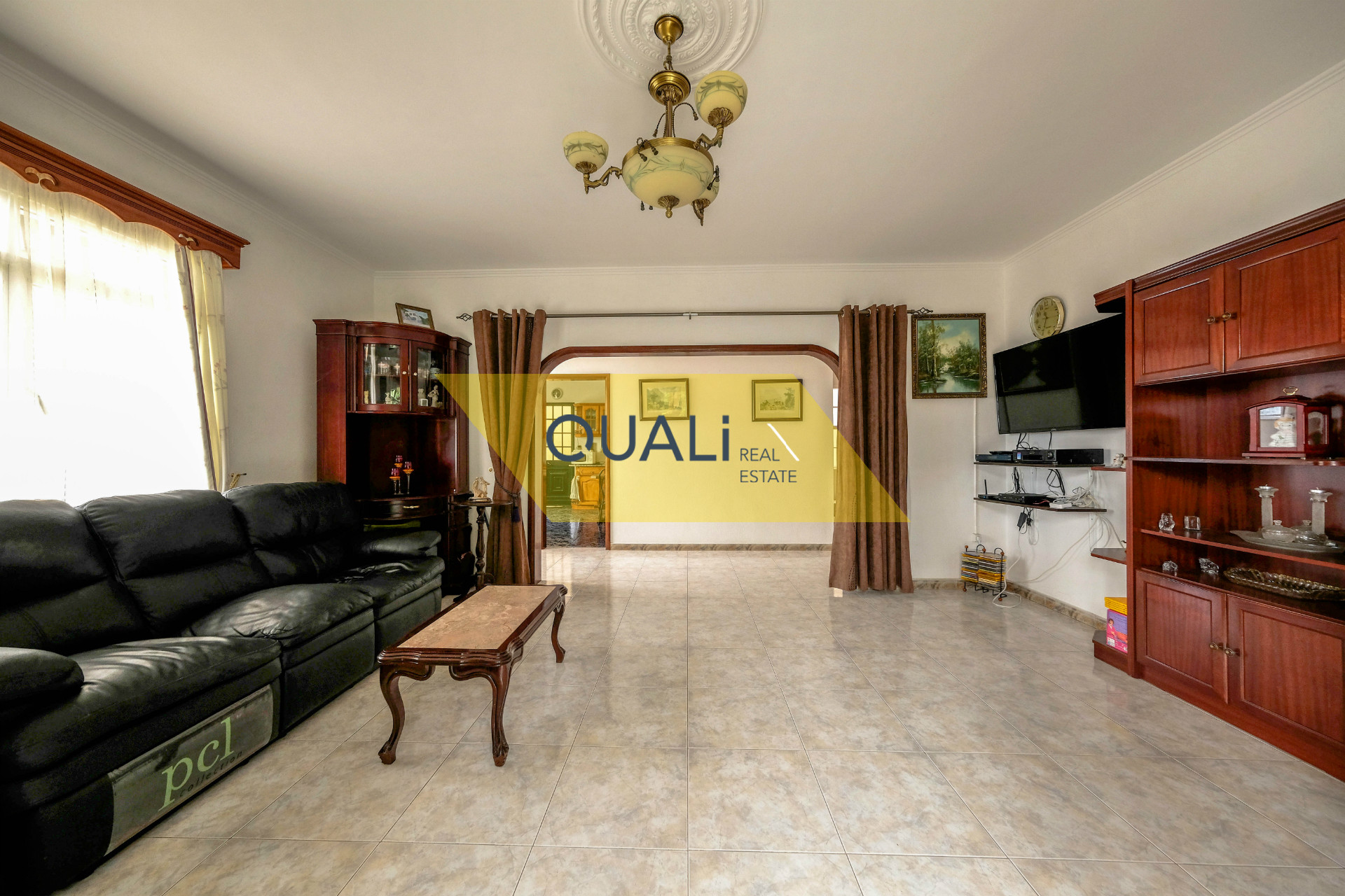 Moradia isolada t3 com garagem grande e sótão com vista mar por € 205.000,00