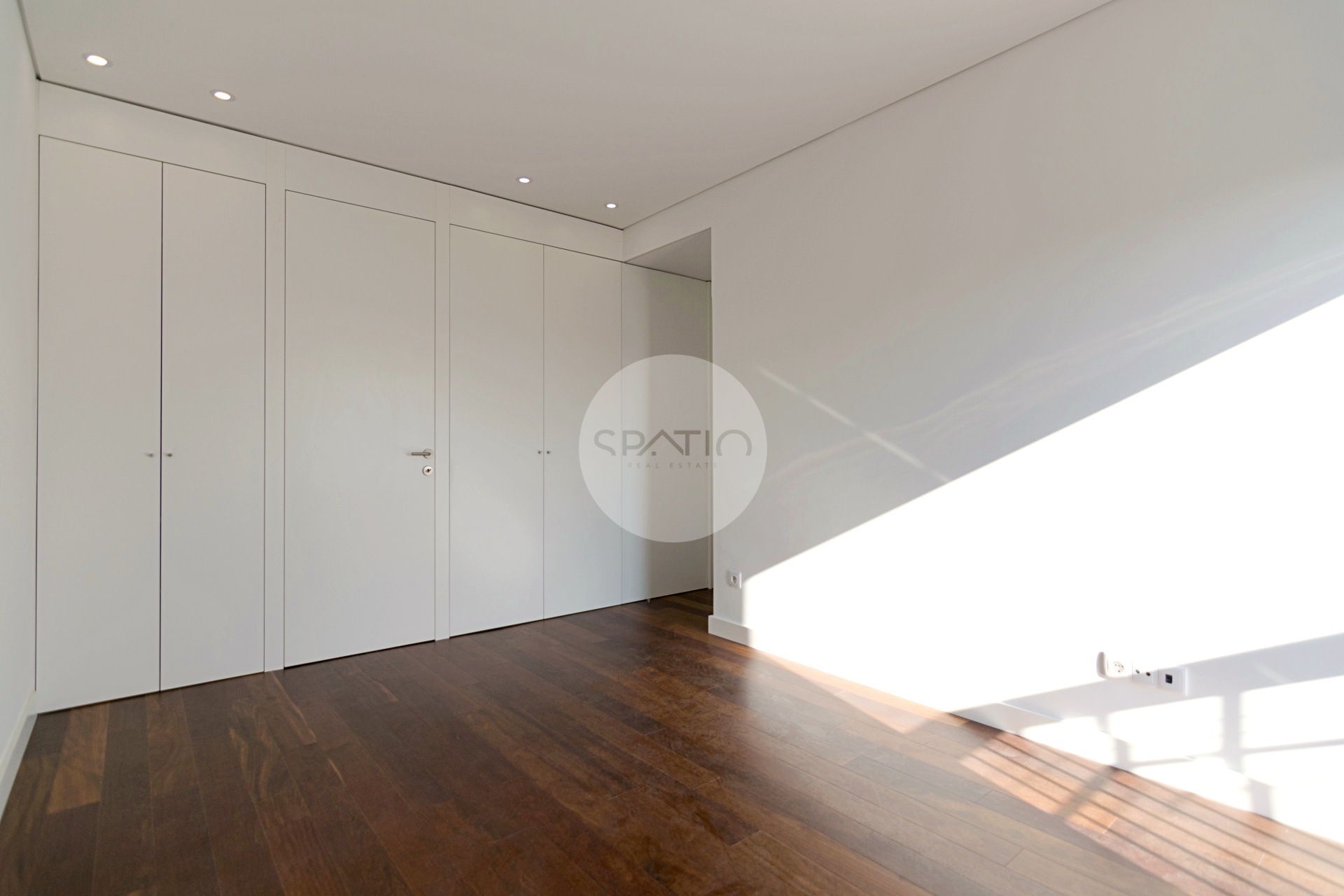 Apartamento T4 Novo * Rotunda da Boavista