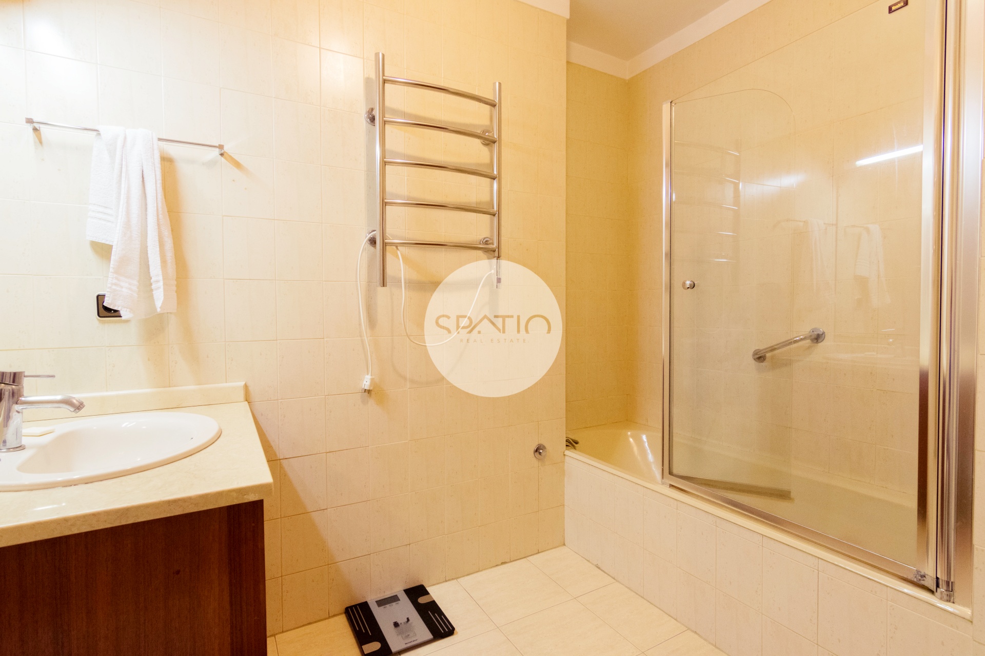 Apartamento T4 * Rua Oliveira Monteiro