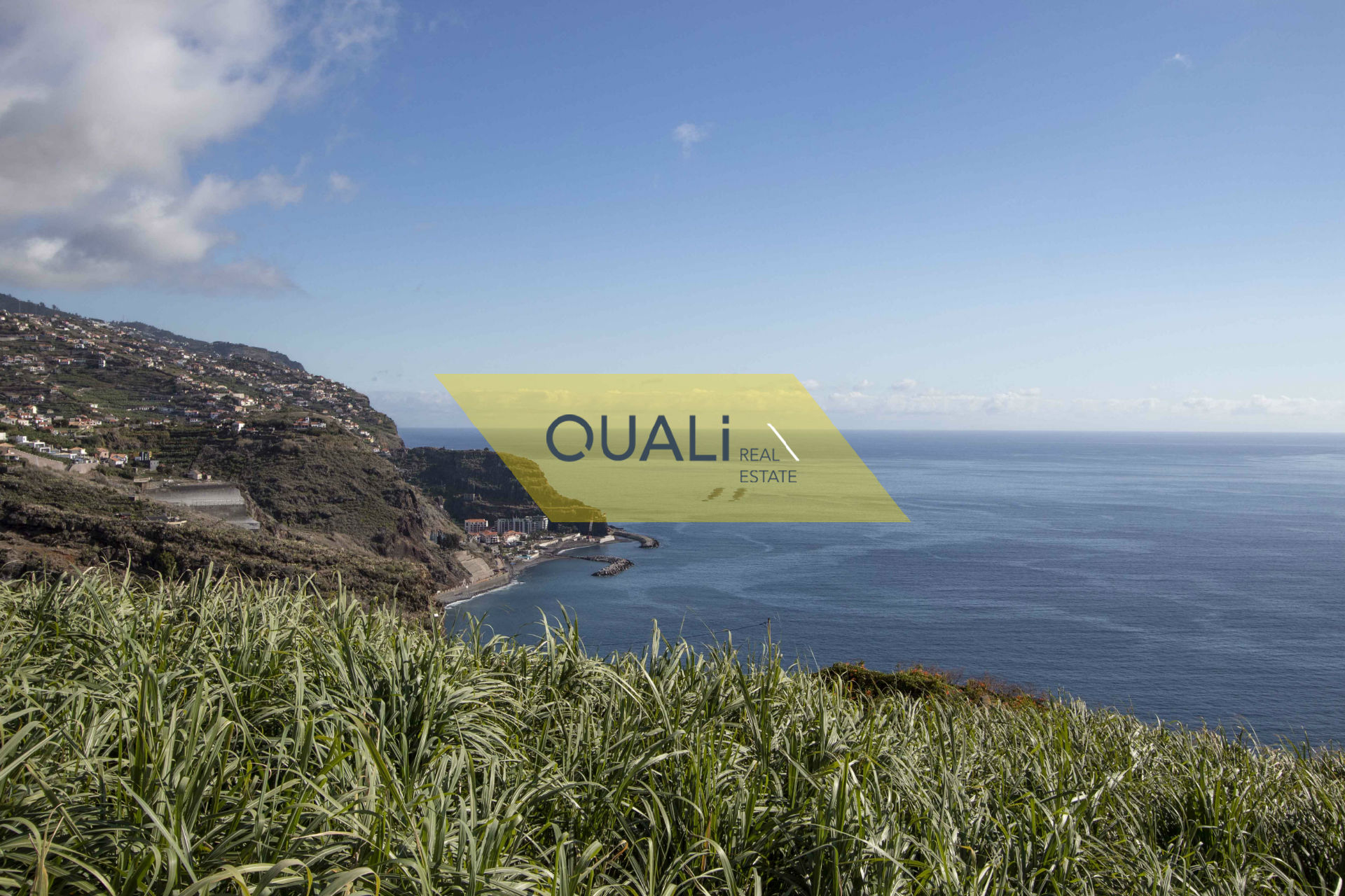 Prédio de três andares composto por dois t2 e um t3, Ribeira Brava - Vista Mar €80.000,00