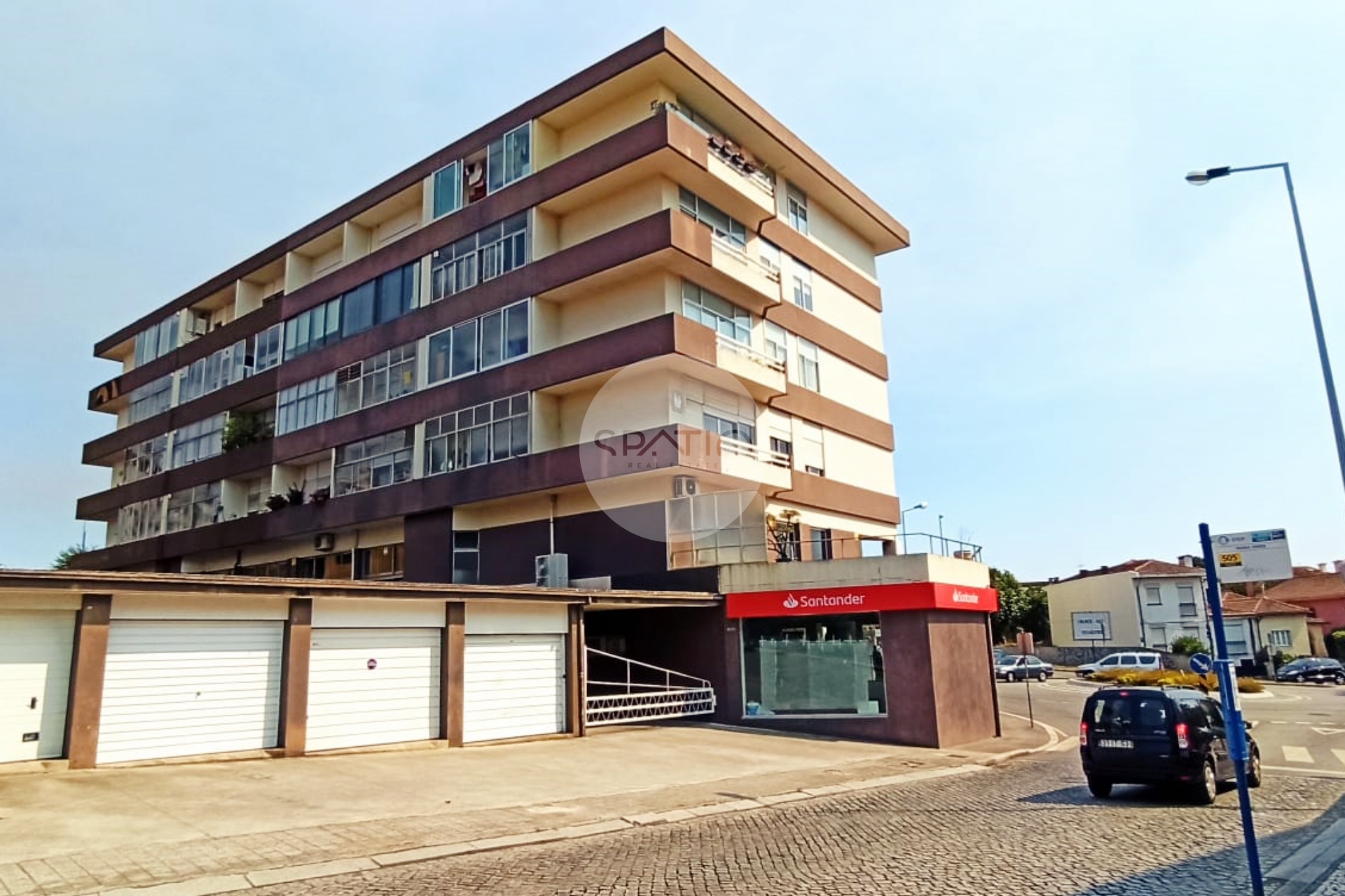 Apartamento T3 renovado com Box * São Mamede de Infesta