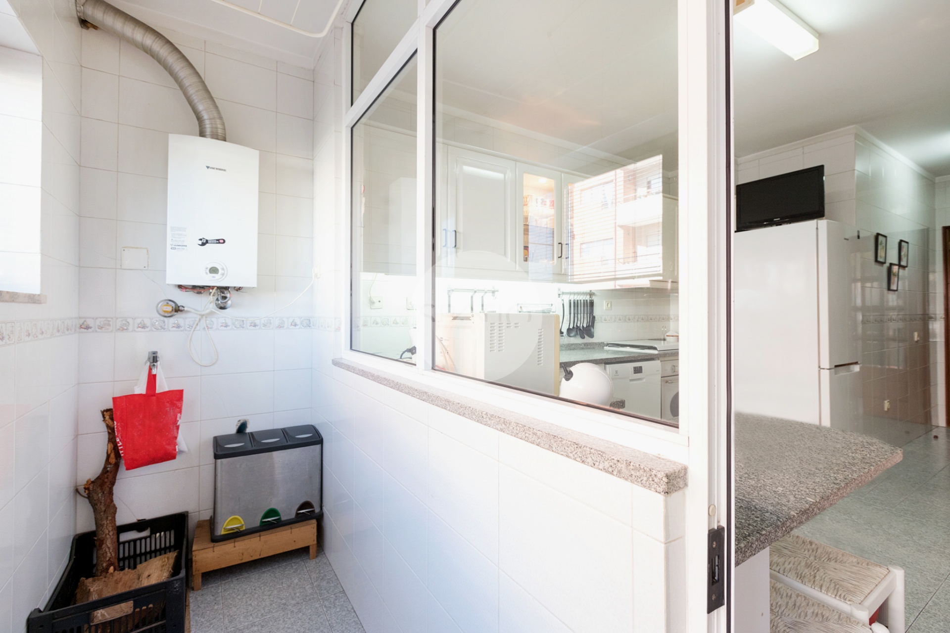 Apartamento T2 com garagem * Caulinos