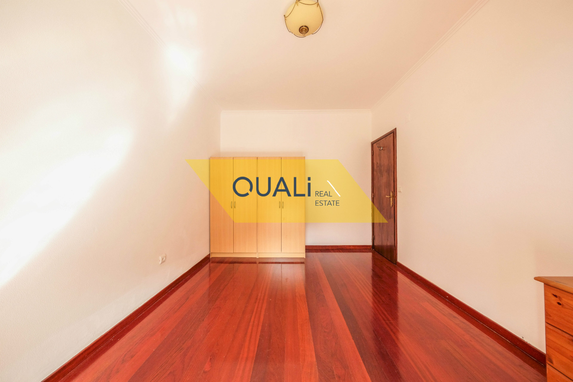 Moradia isolada t3 com garagem grande e sótão com vista mar por € 205.000,00