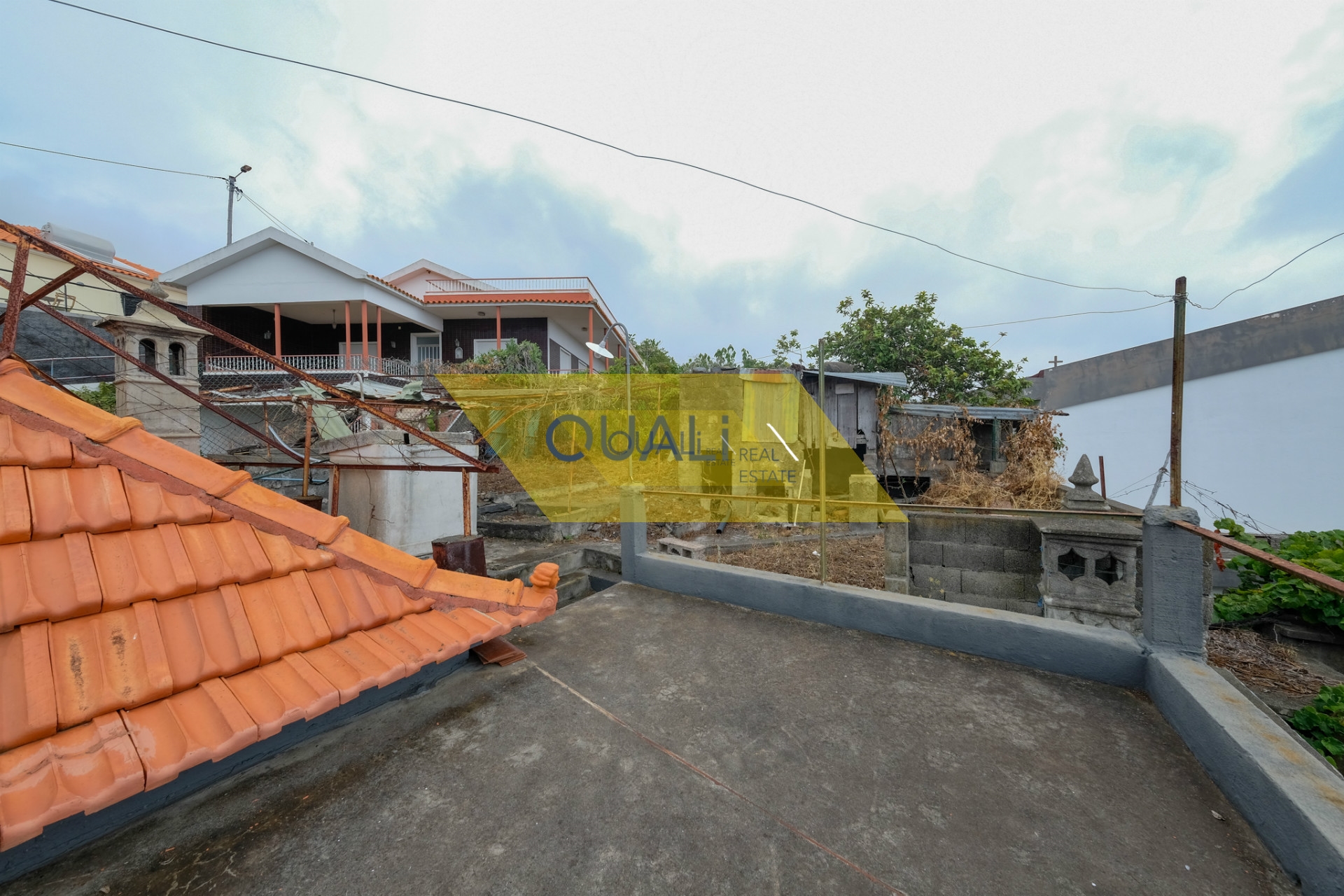 Maison individuelle V5, prête à emménager, sur la route à Calheta pour 129000 € avec vue mer