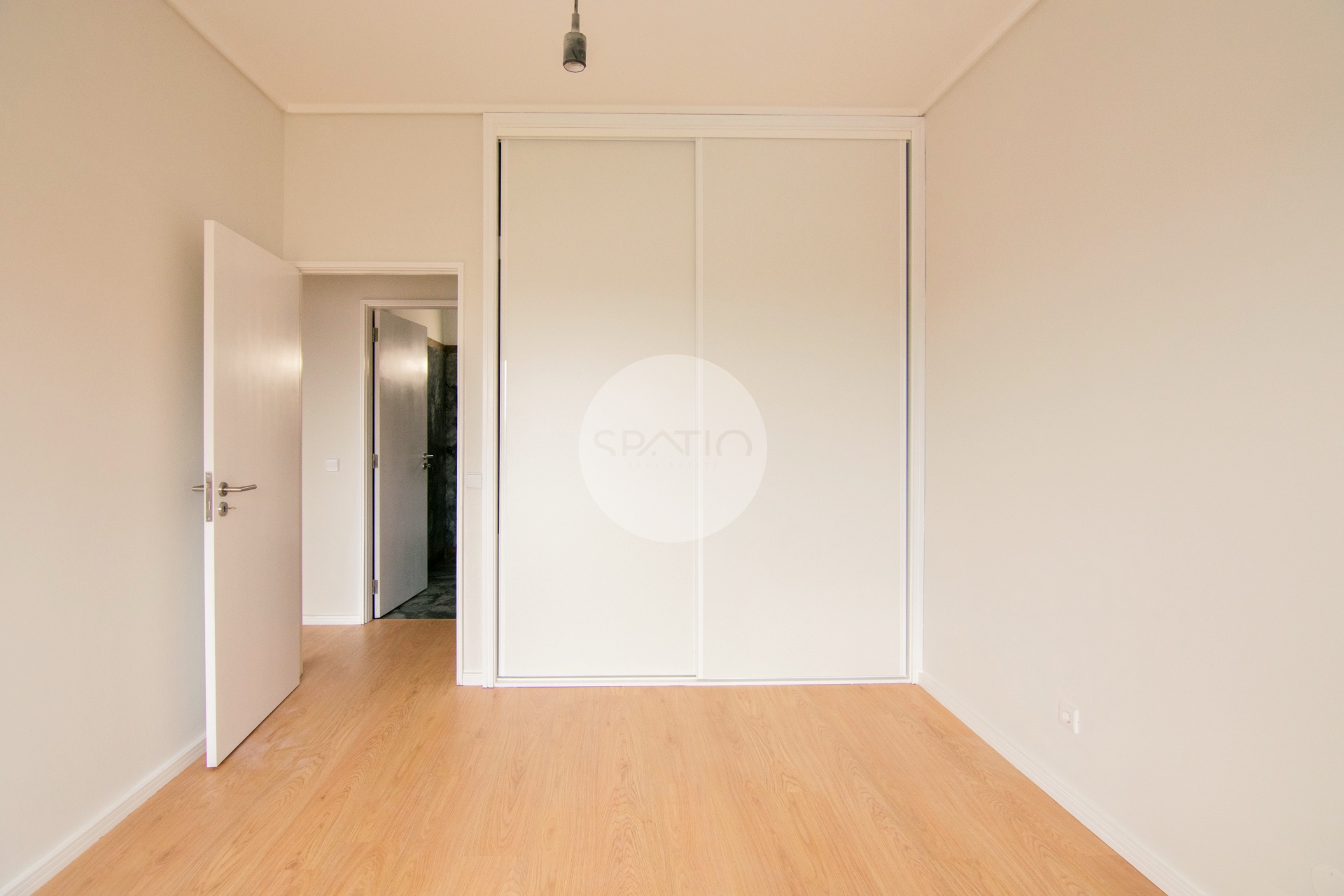 Apartamento T3 renovado com Box * São Mamede de Infesta