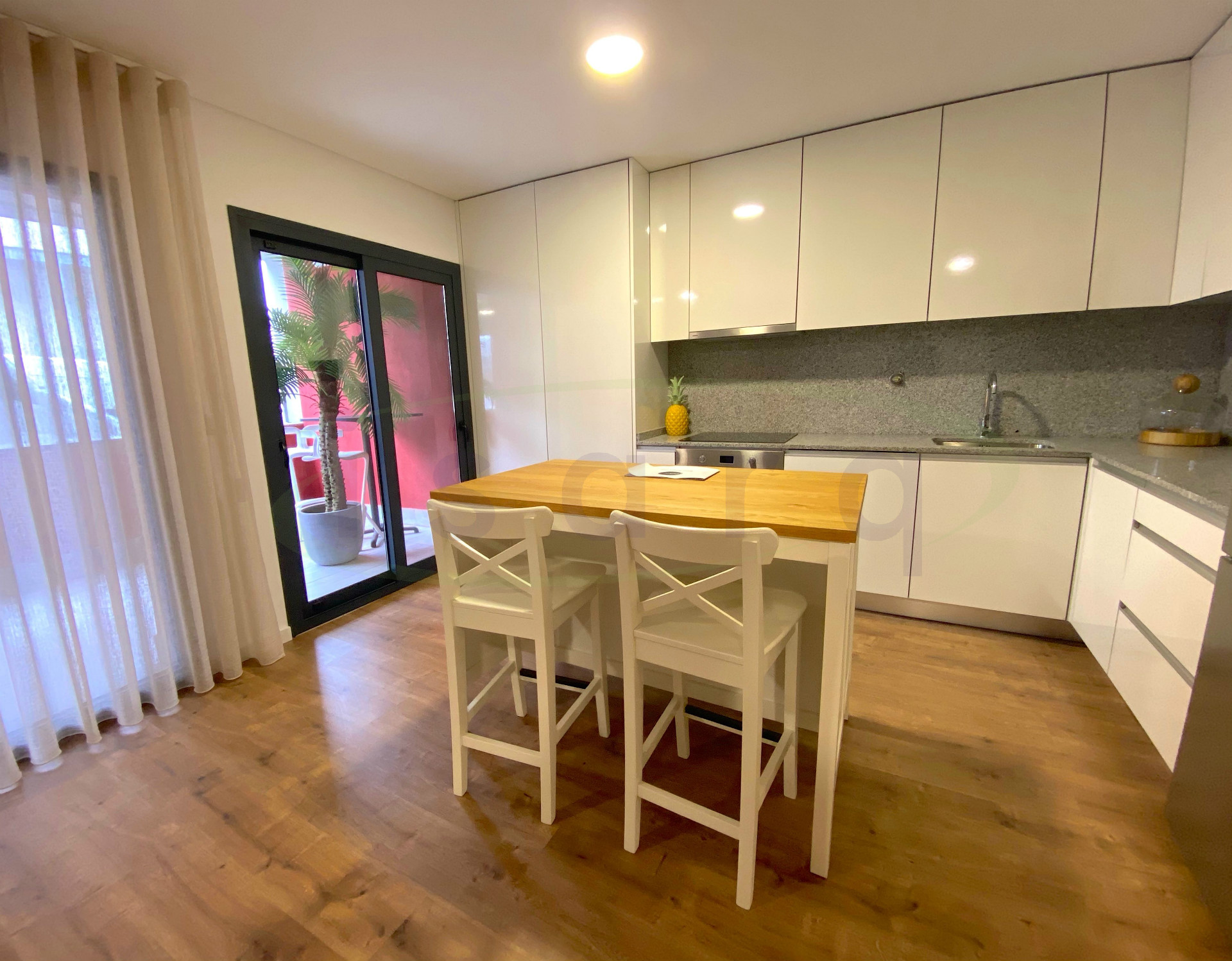 NEUES Apartment mit 3 Schlafzimmern, 15 Minuten vom Universitätscampus von S João entfernt;