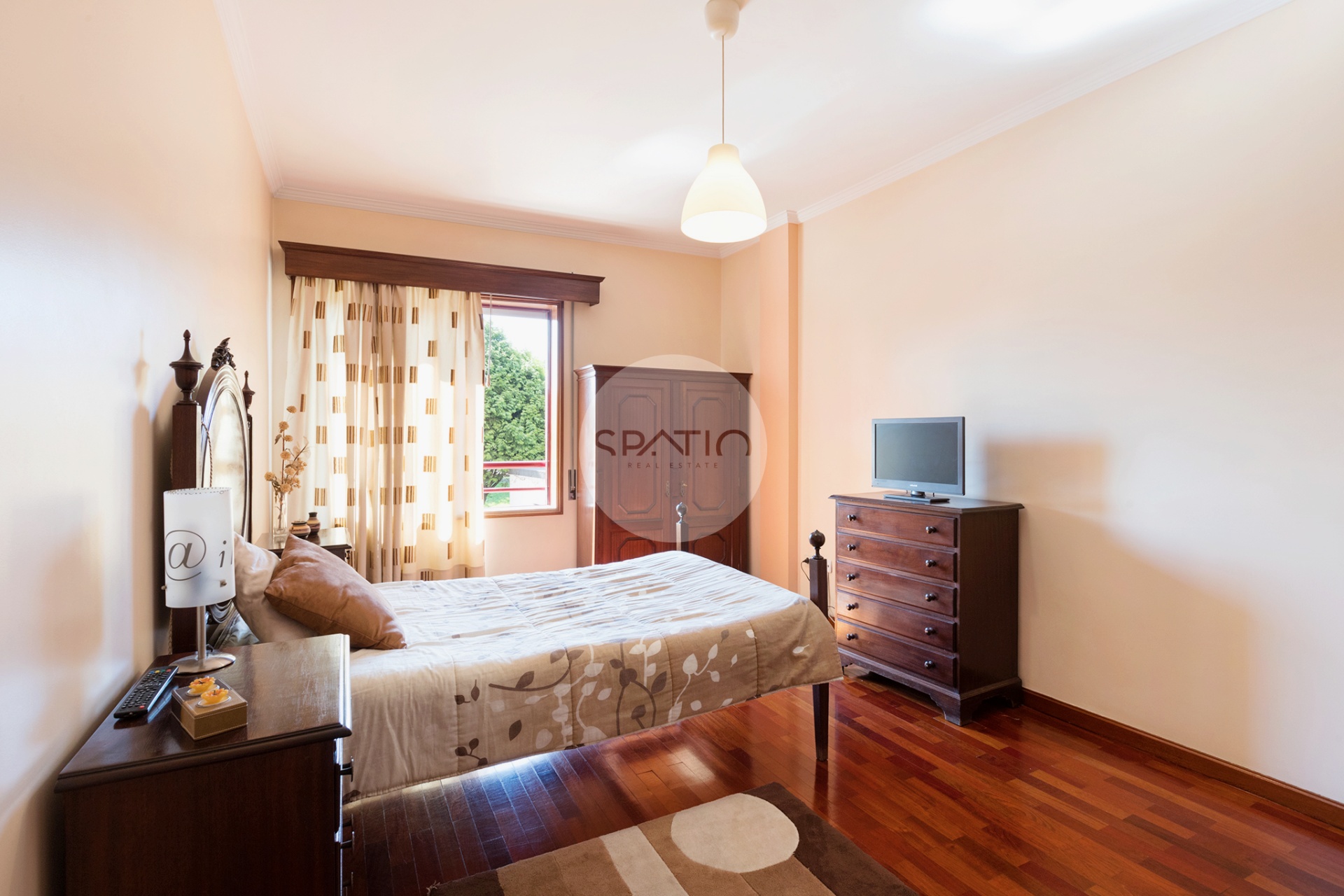 Apartamento T2 com garagem * Caulinos