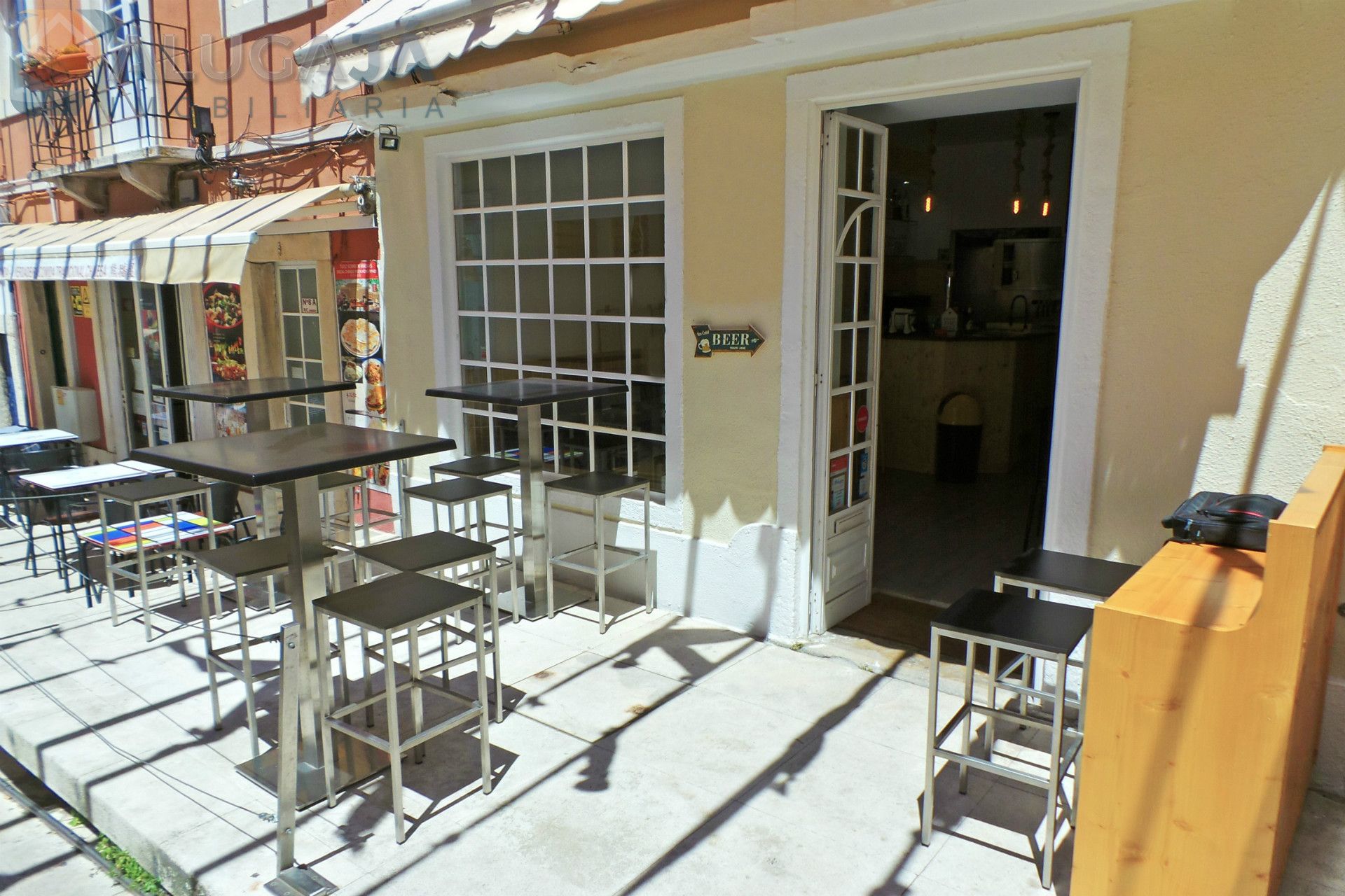 Espaço comercial totalmente equipado e mobilado para restauração na Vila de Oeiras.