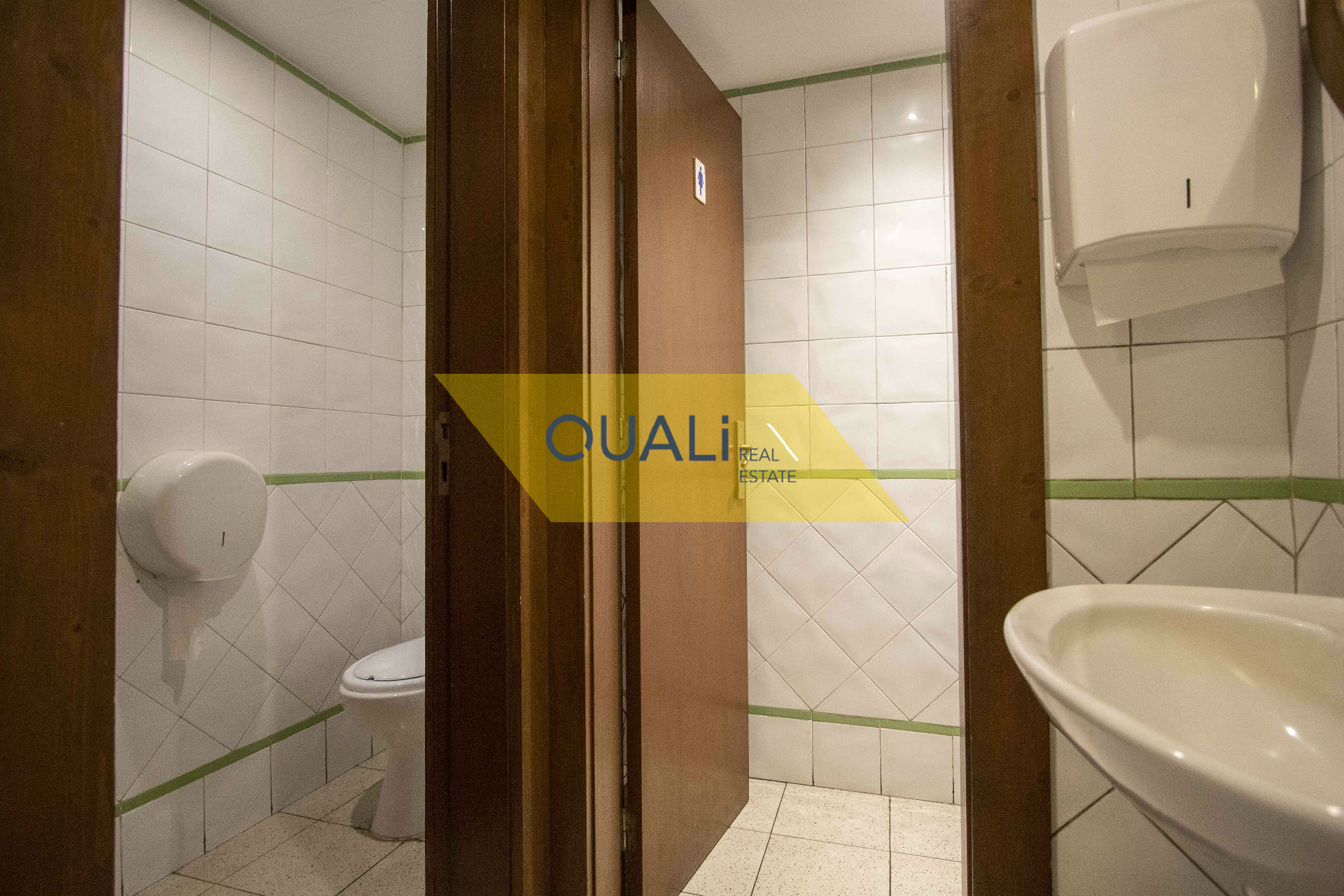 Loja comercial para venda no centro do Funchal -Baixa de Preço - €175.000,00  Aceitam-se Propostas