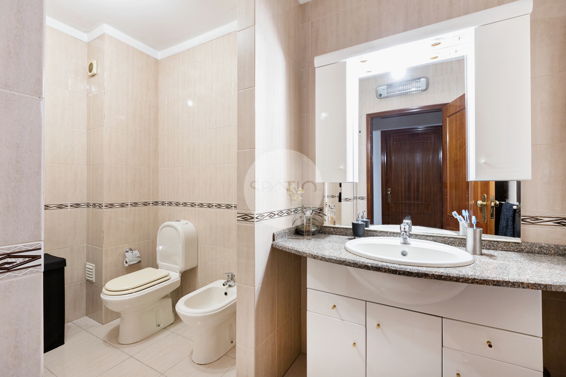 Apartamento T2 com garagem * Caulinos