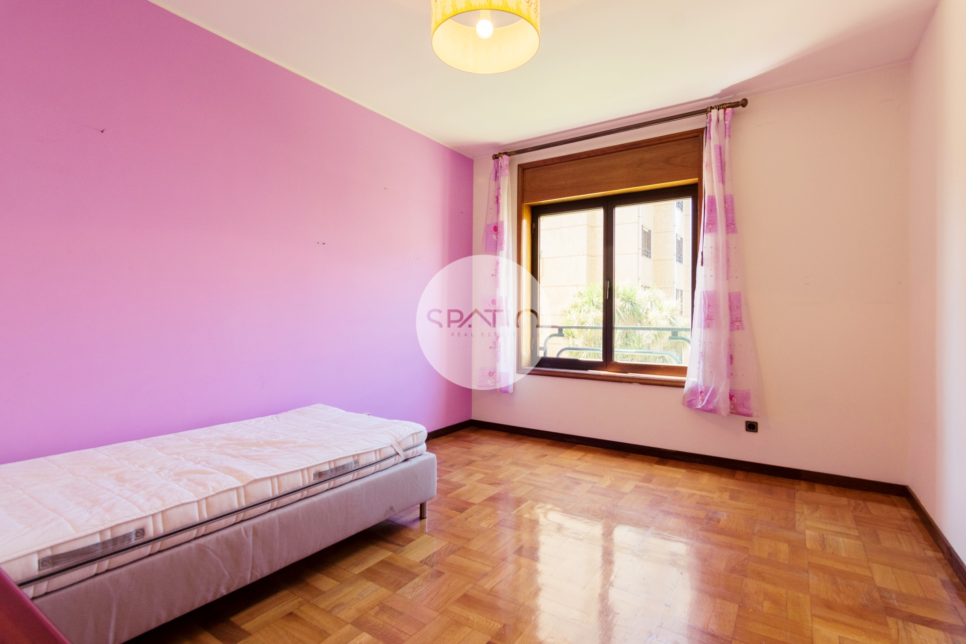 Apartamento T4 * Rua Oliveira Monteiro