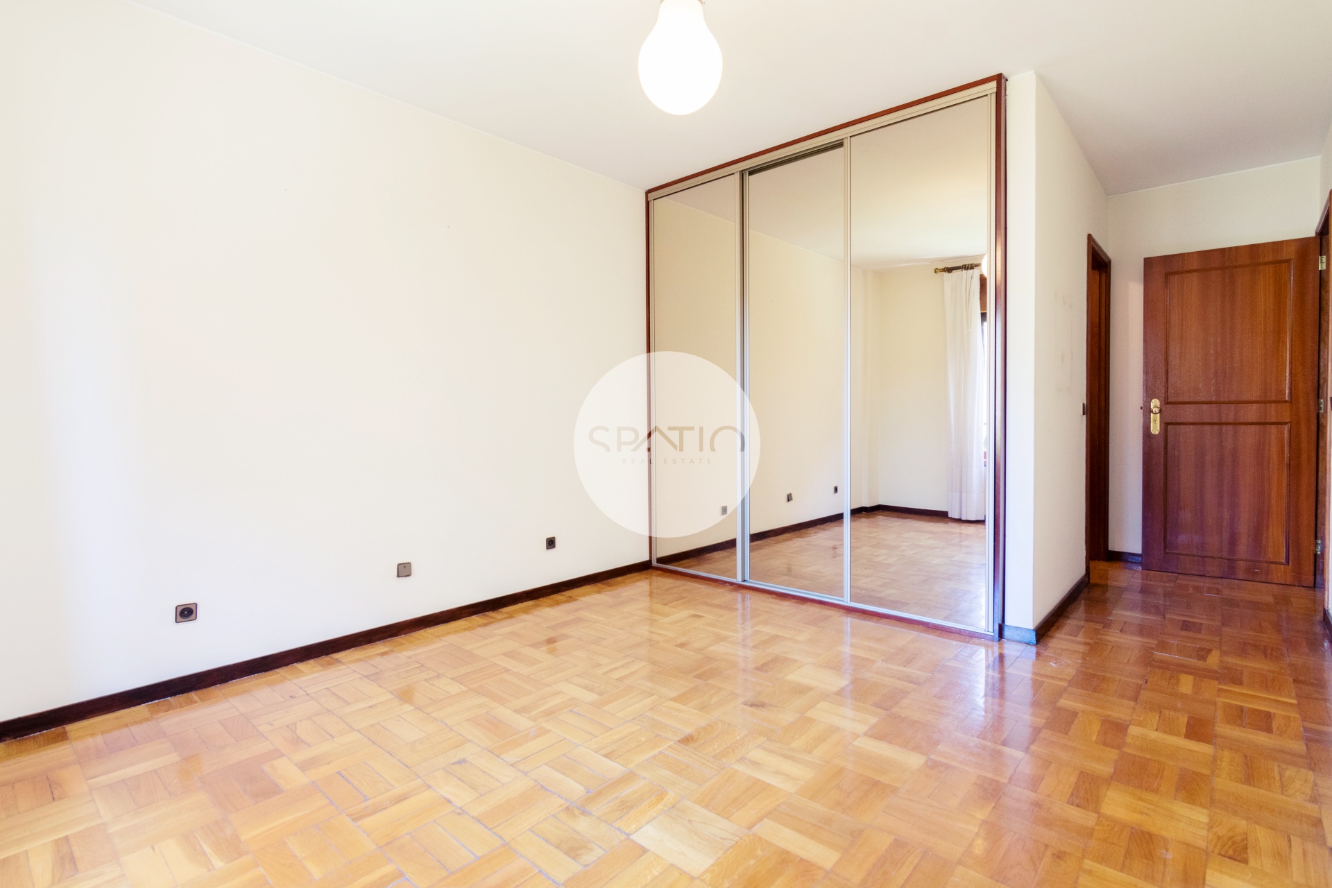 Apartamento T4 * Rua Oliveira Monteiro