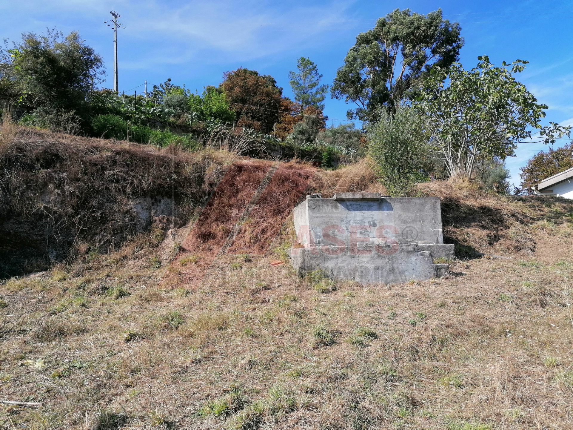 Moradia para restauro em Petimão