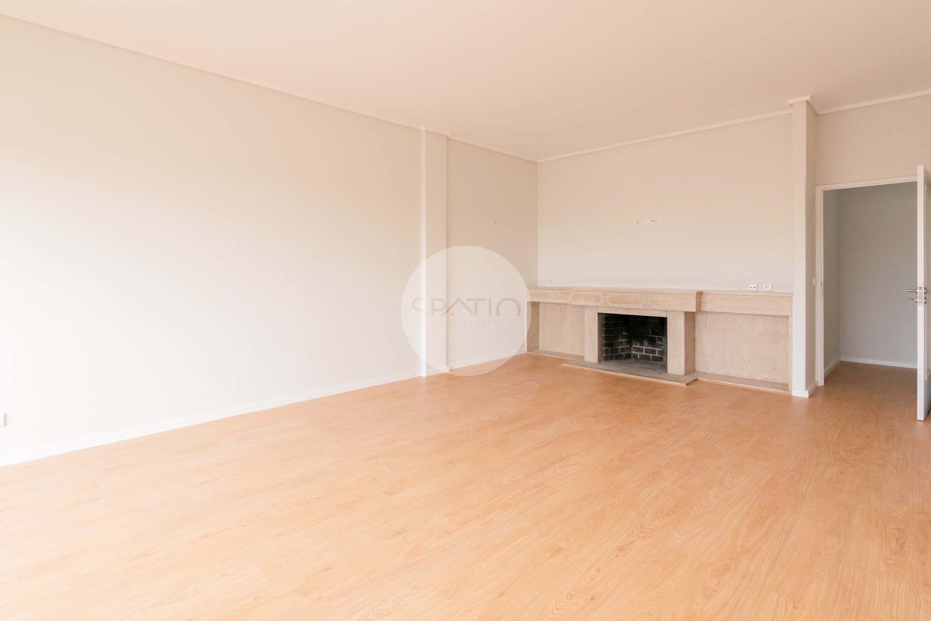 Apartamento T3 renovado com Box * São Mamede de Infesta